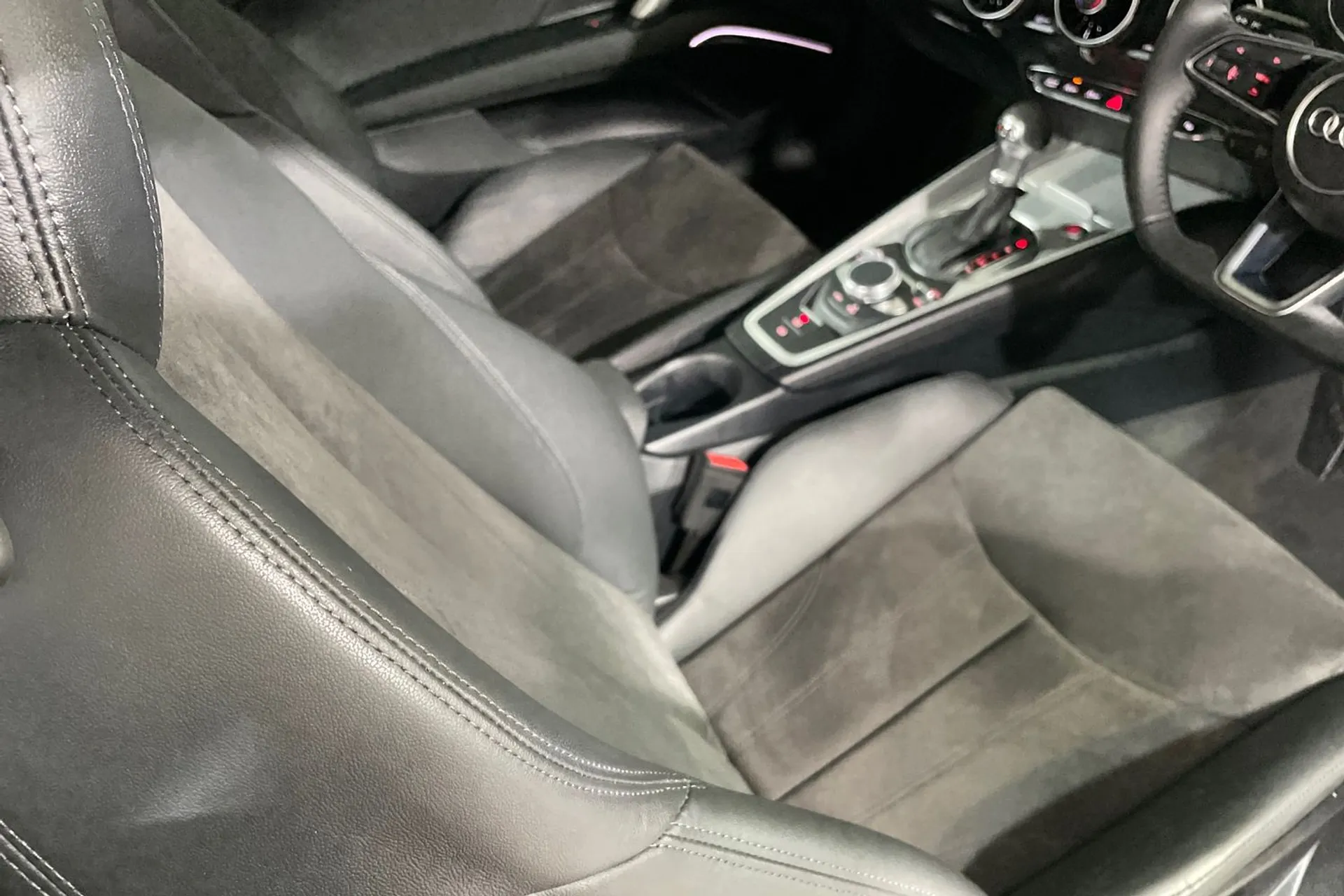 Audi TT thumbnail image number 35