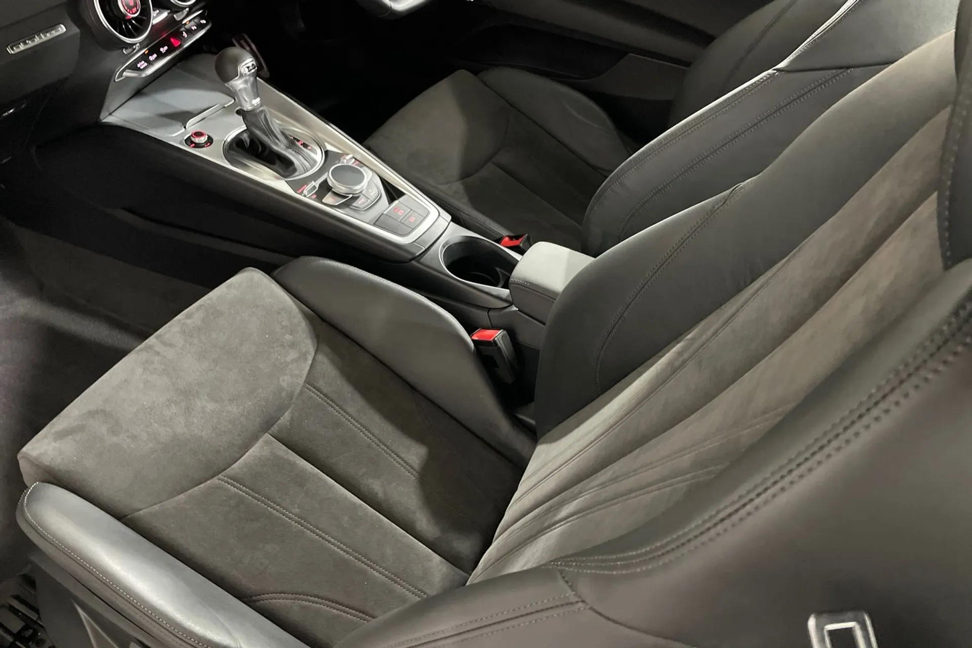 Audi TT thumbnail image number 34