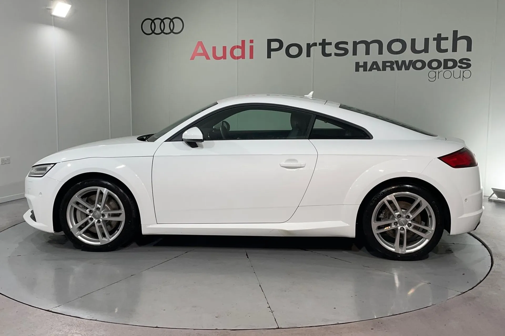 Audi TT thumbnail image number 8