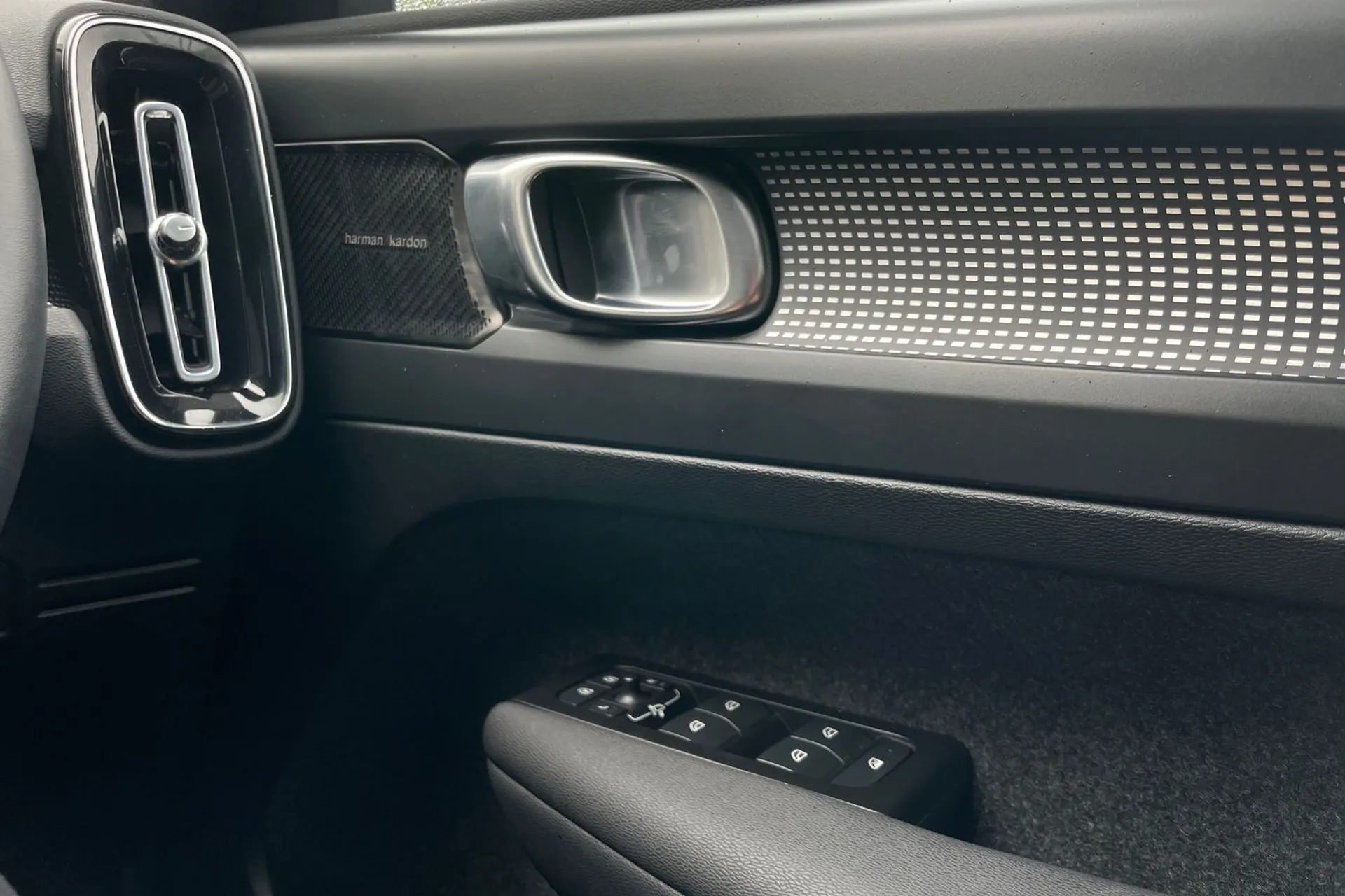 Volvo XC40 thumbnail image number 41