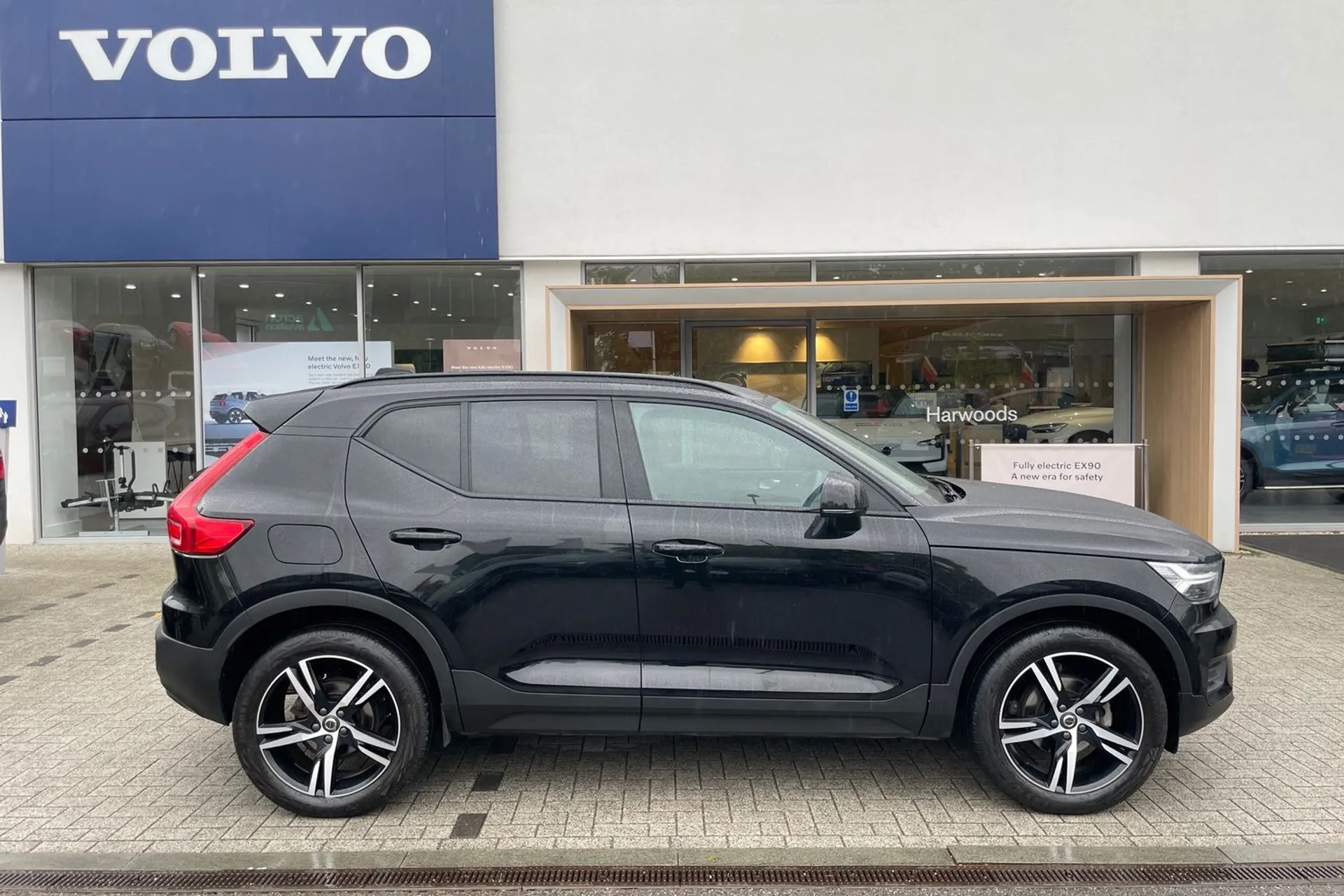 Volvo XC40 thumbnail image number 2