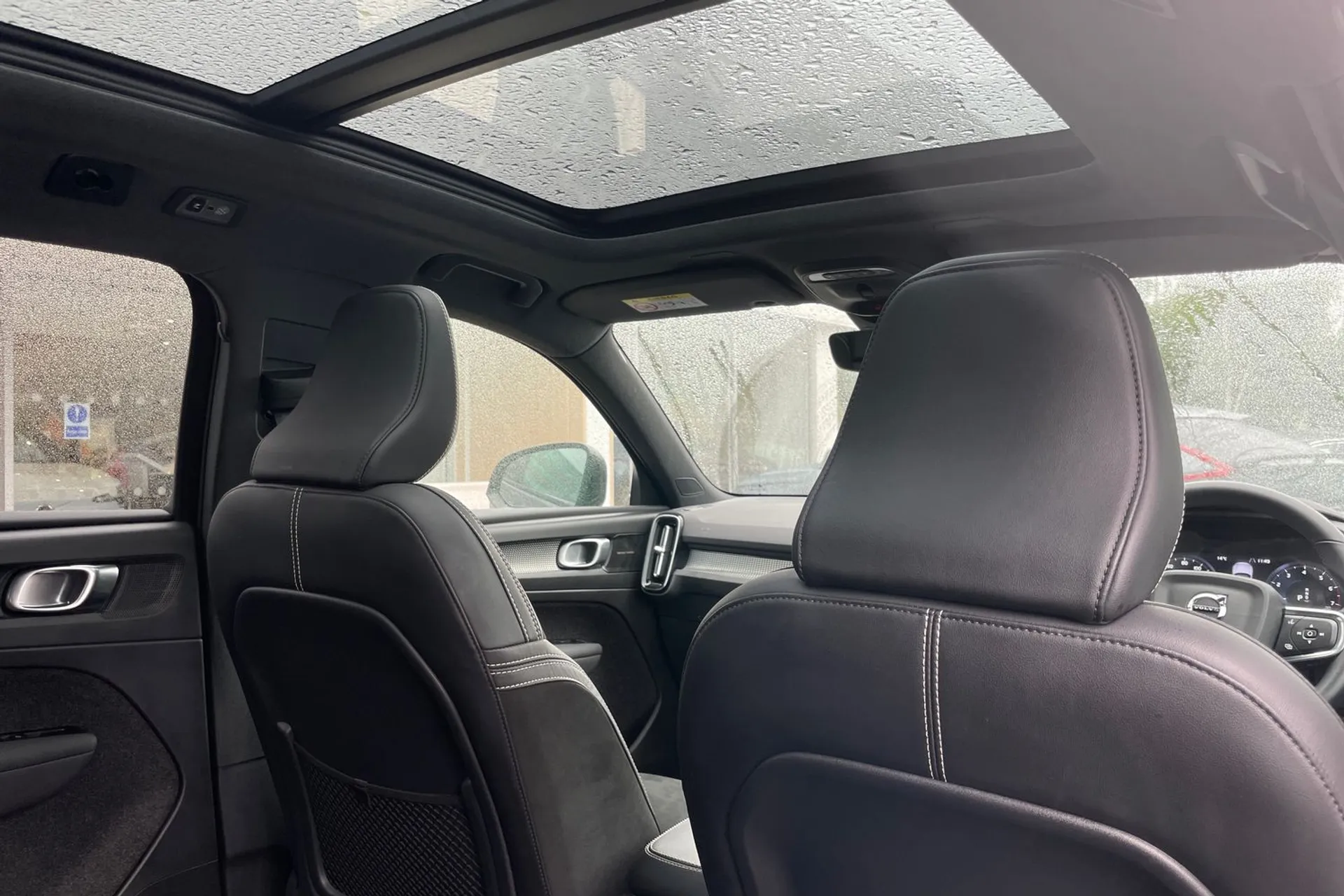 Volvo XC40 thumbnail image number 23