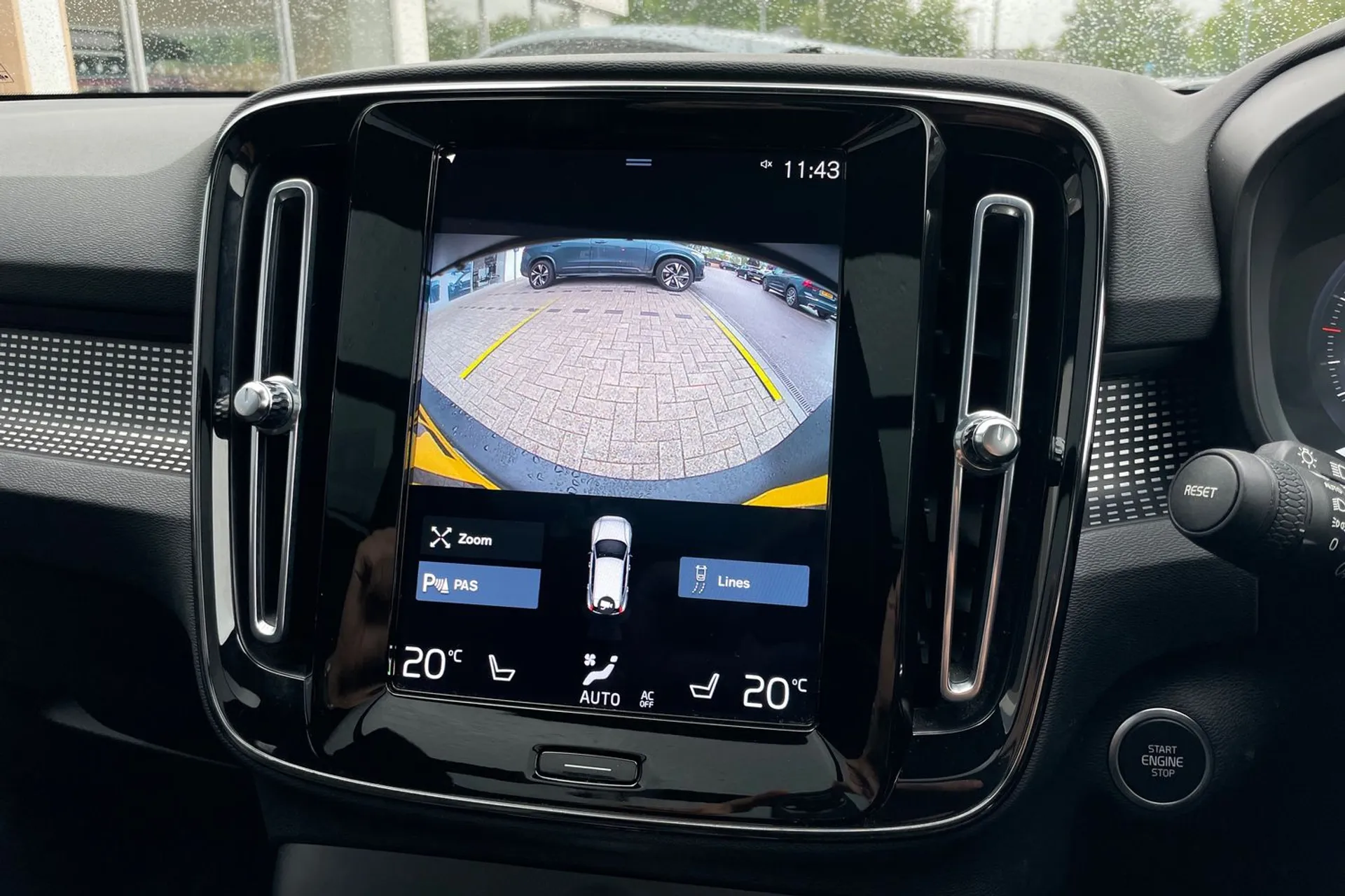 Volvo XC40 thumbnail image number 4