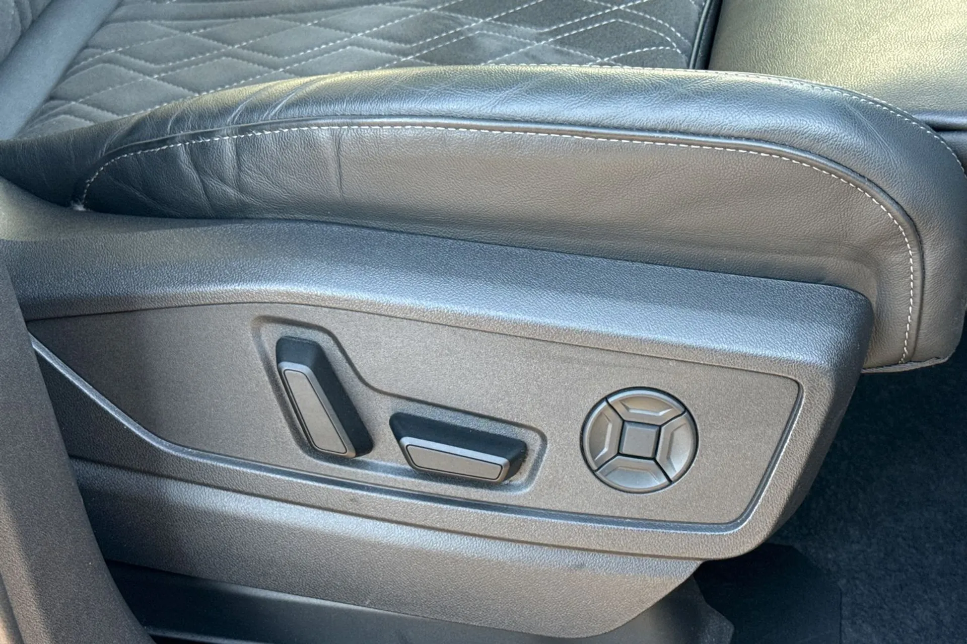 Audi Q5 thumbnail image number 36