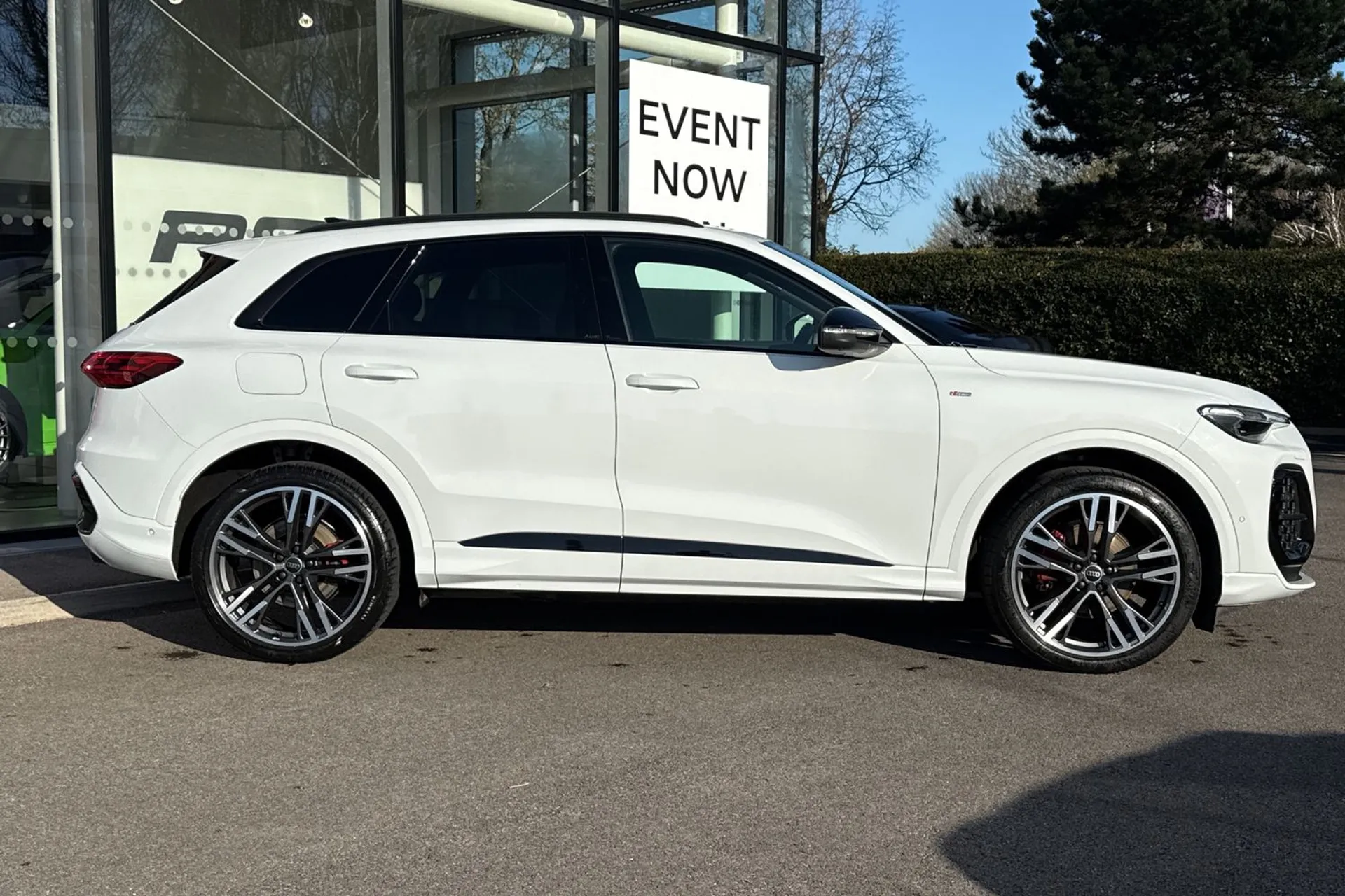 Audi Q5 thumbnail image number 2