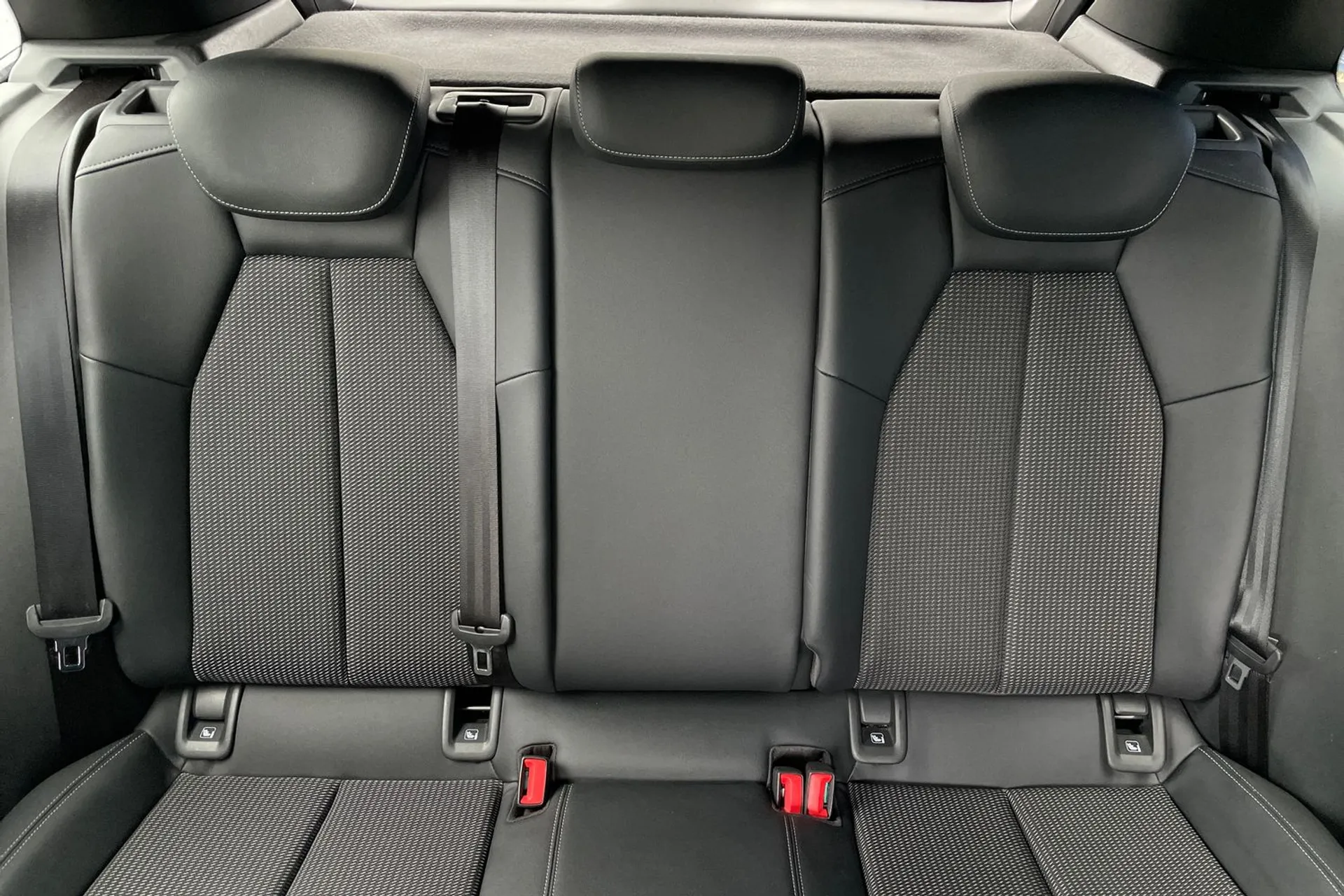 Audi Q4 thumbnail image number 33