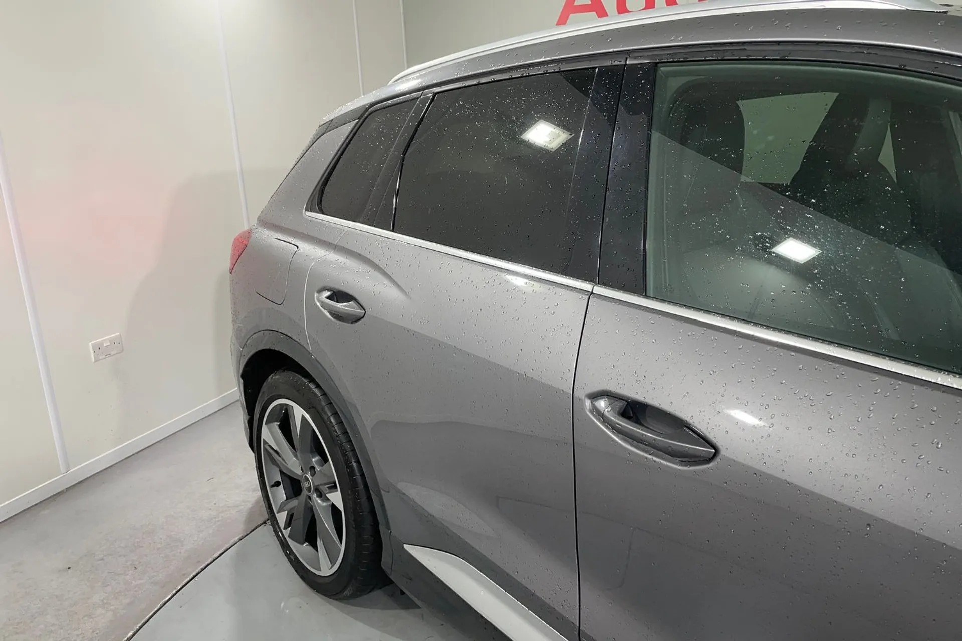 Audi Q4 thumbnail image number 14