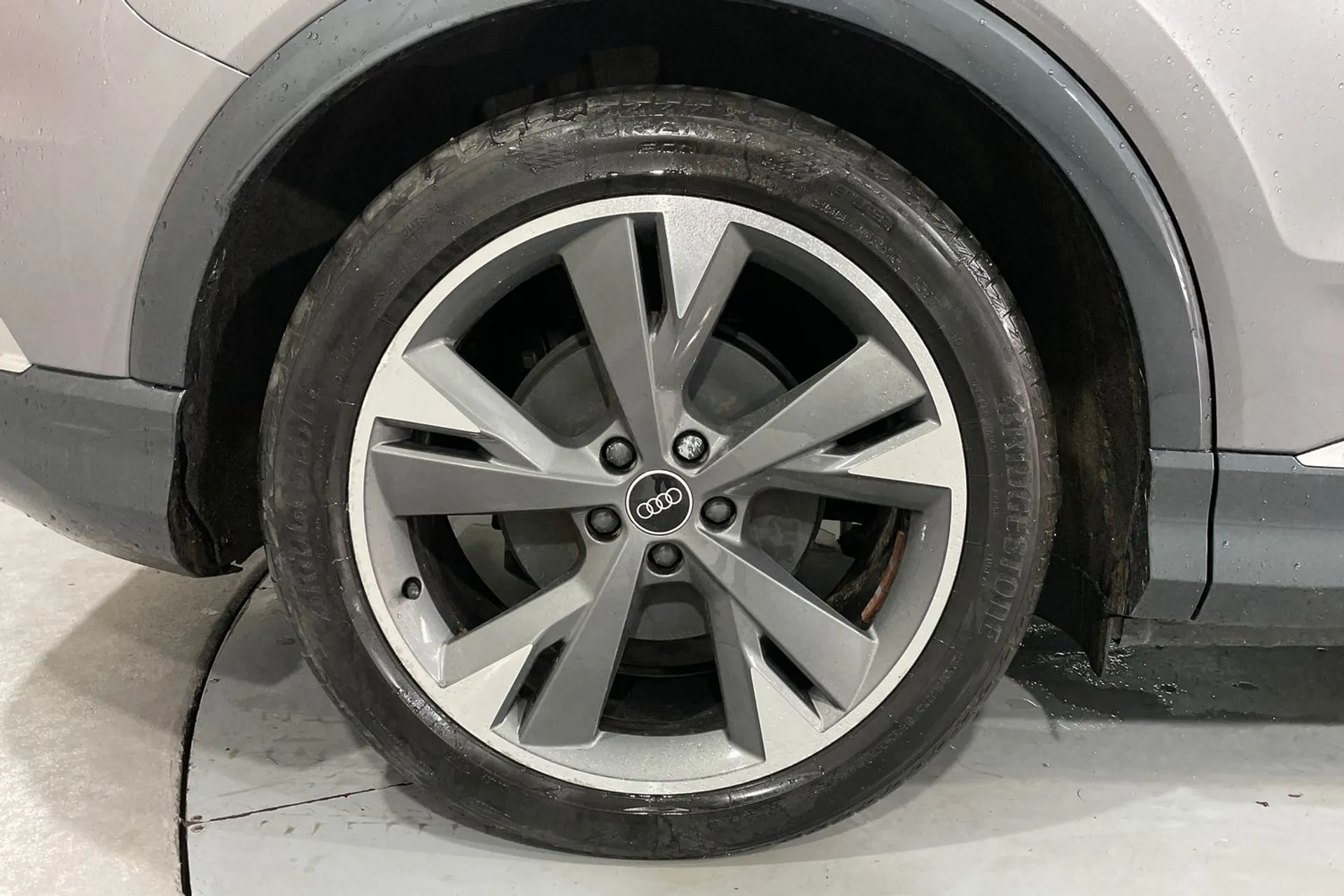 Audi Q4 thumbnail image number 13