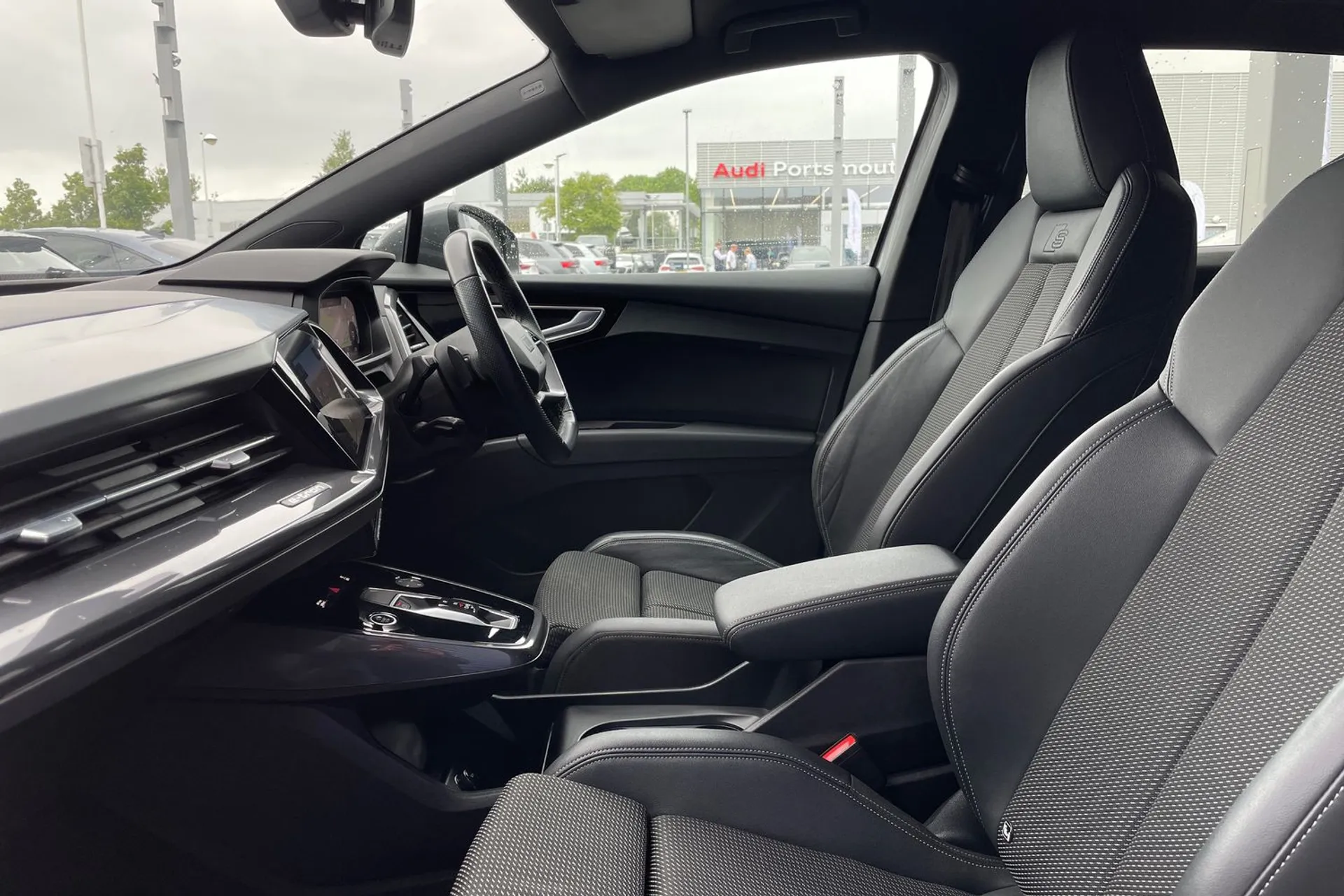 Audi Q4 thumbnail image number 30