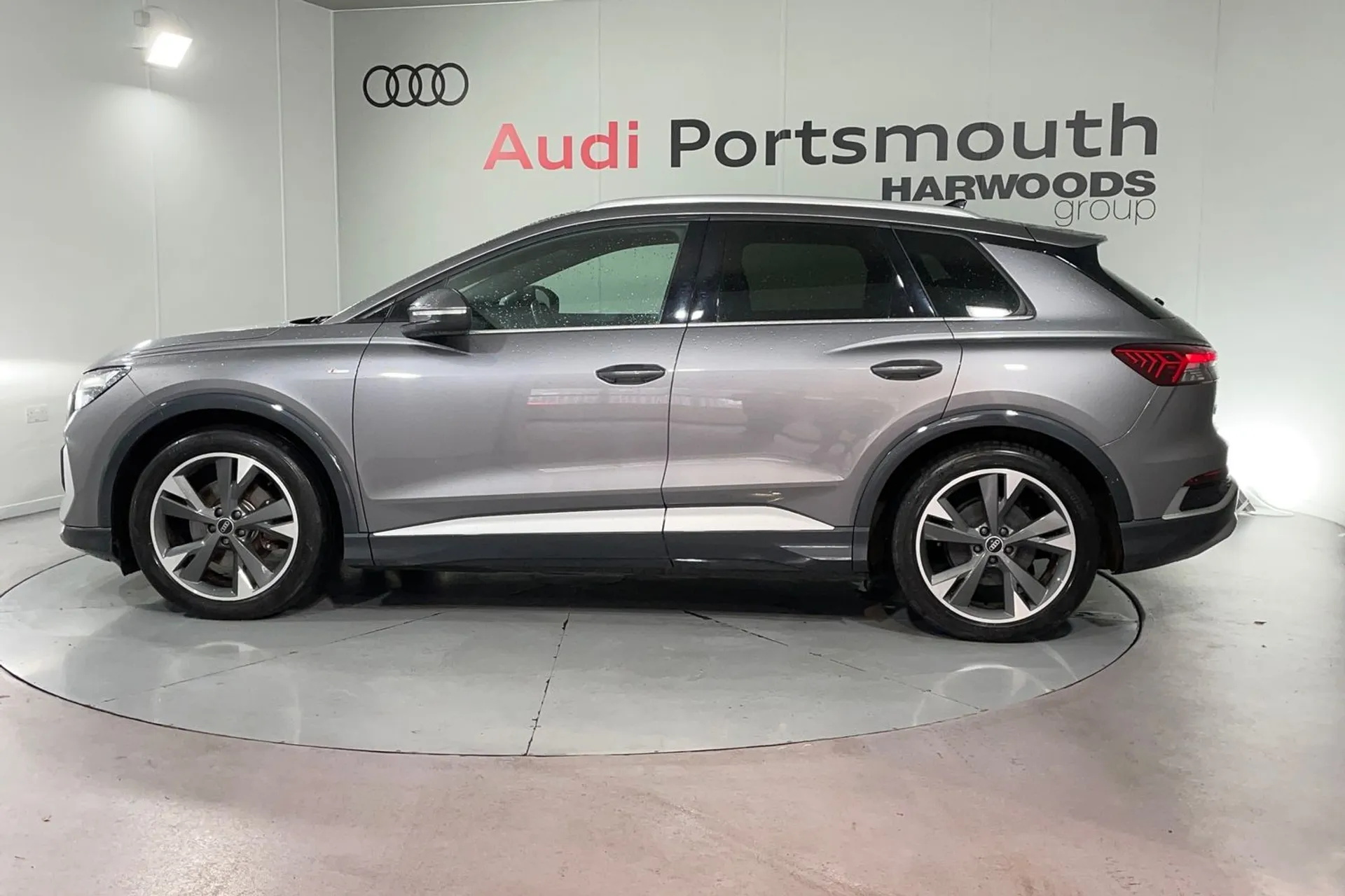 Audi Q4 thumbnail image number 10