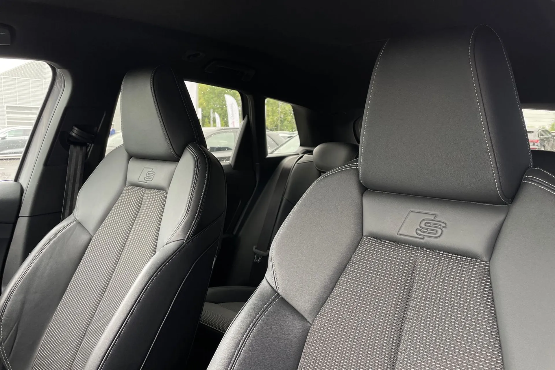 Audi Q4 thumbnail image number 31