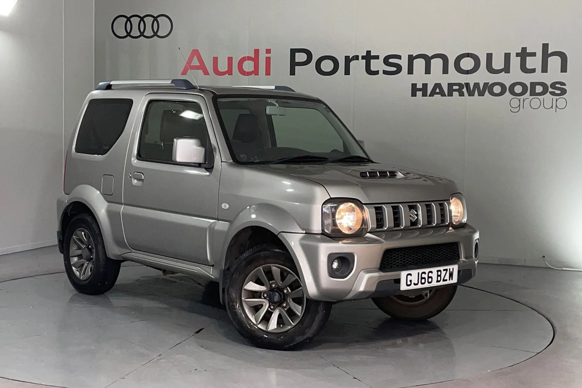 SUZUKI JIMNY focused image