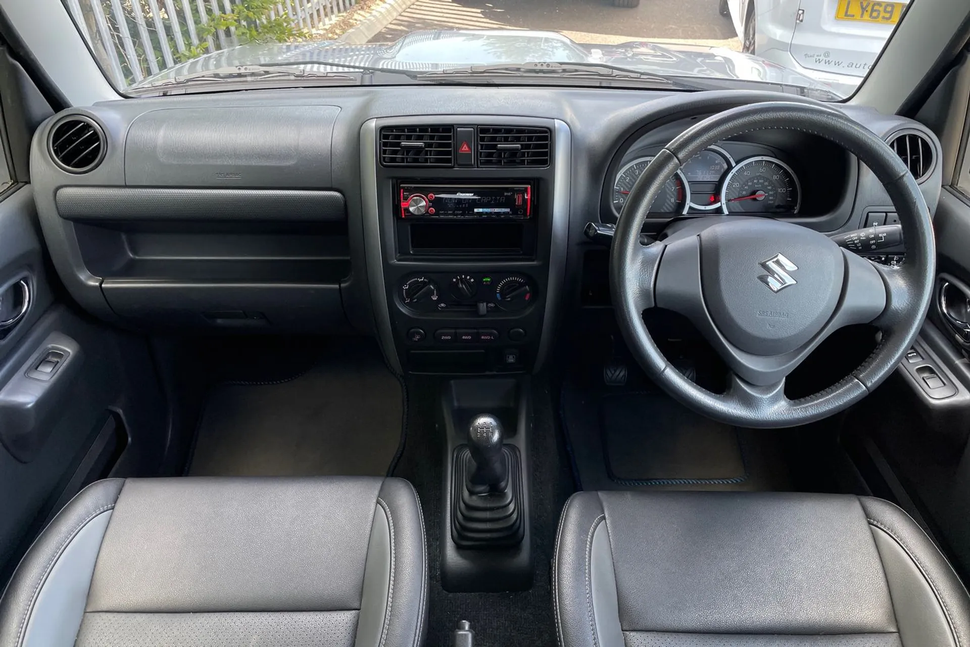 SUZUKI JIMNY thumbnail image number 3