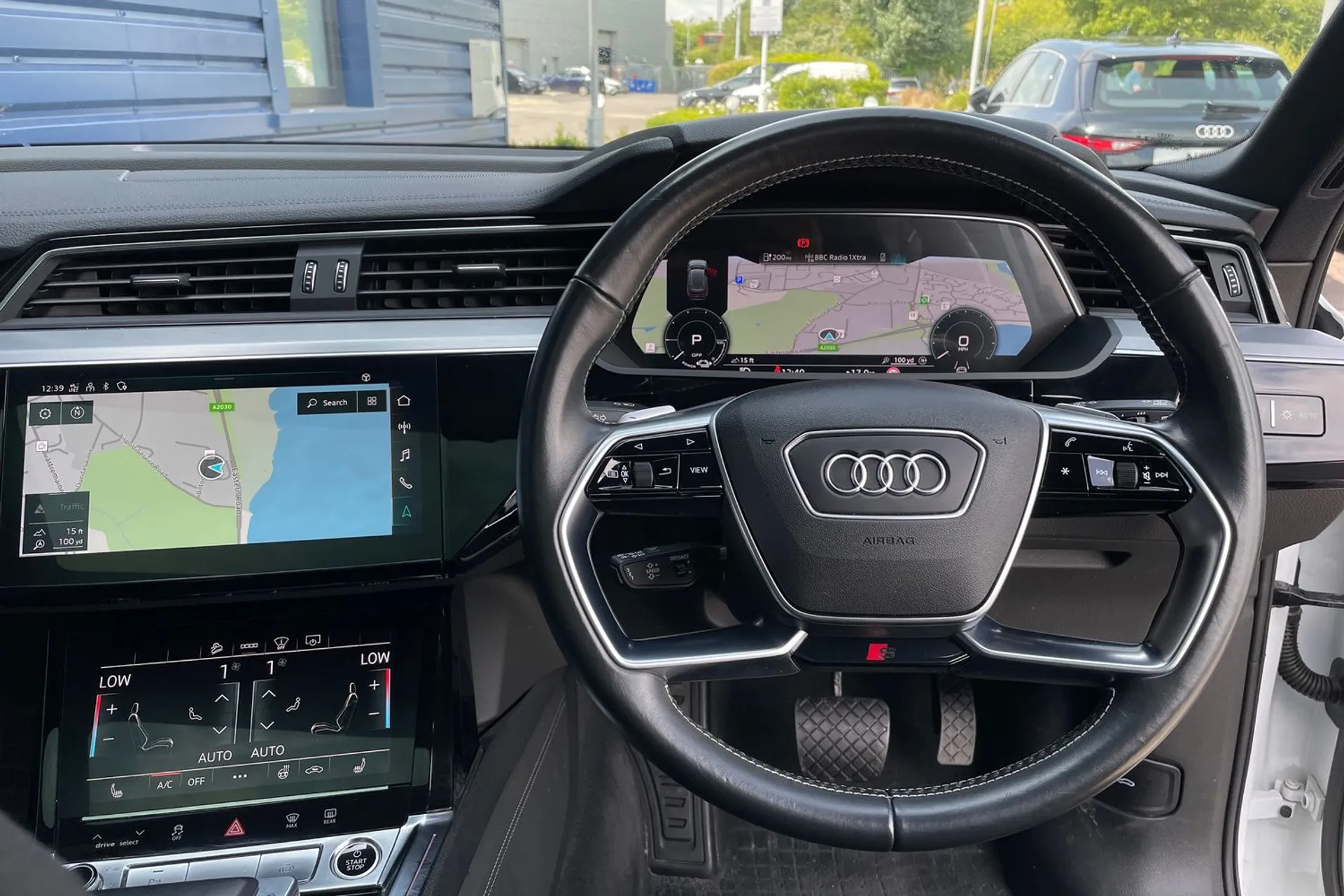 Audi e-tron thumbnail image number 37