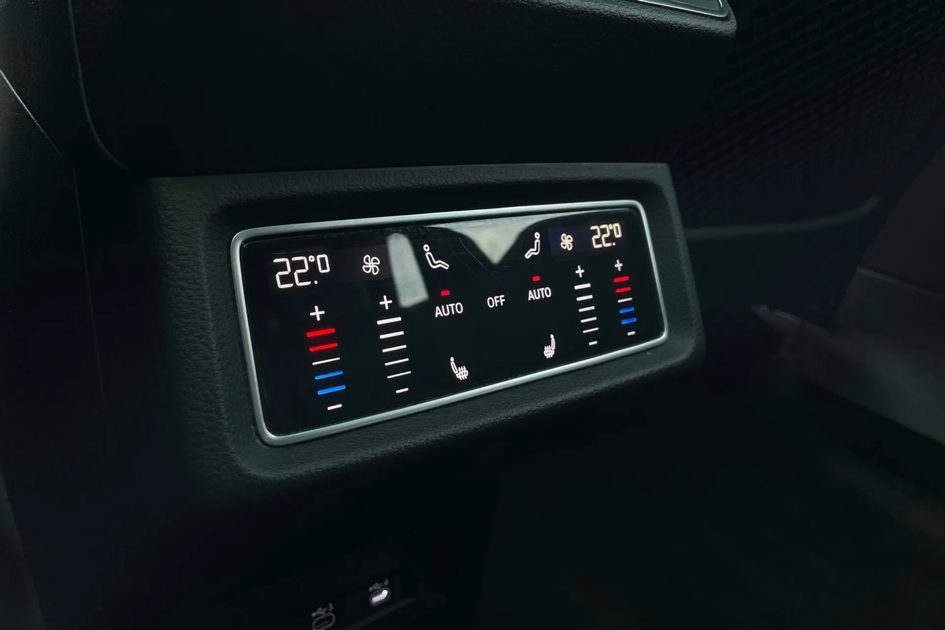 Audi e-tron thumbnail image number 34