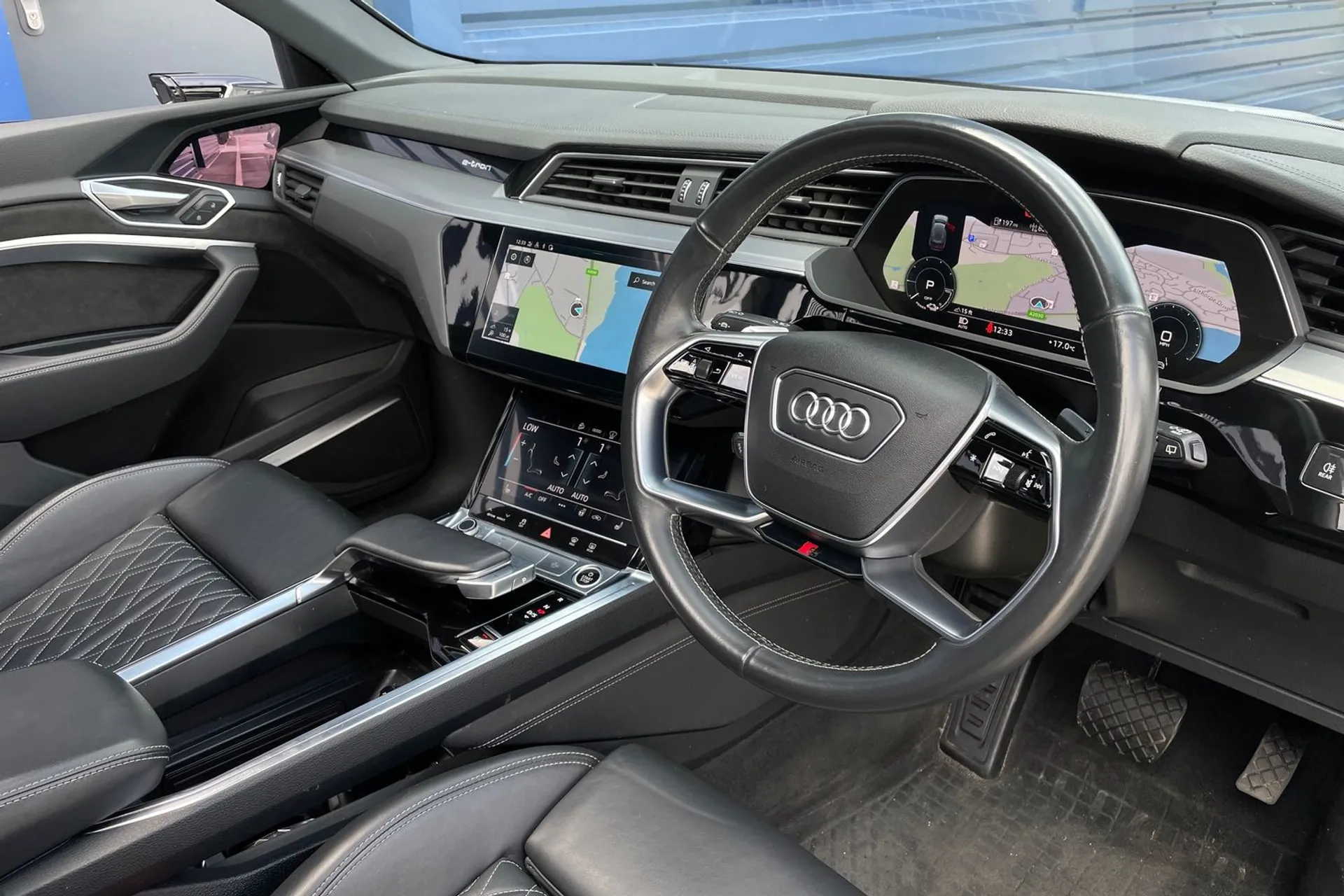 Audi e-tron thumbnail image number 26