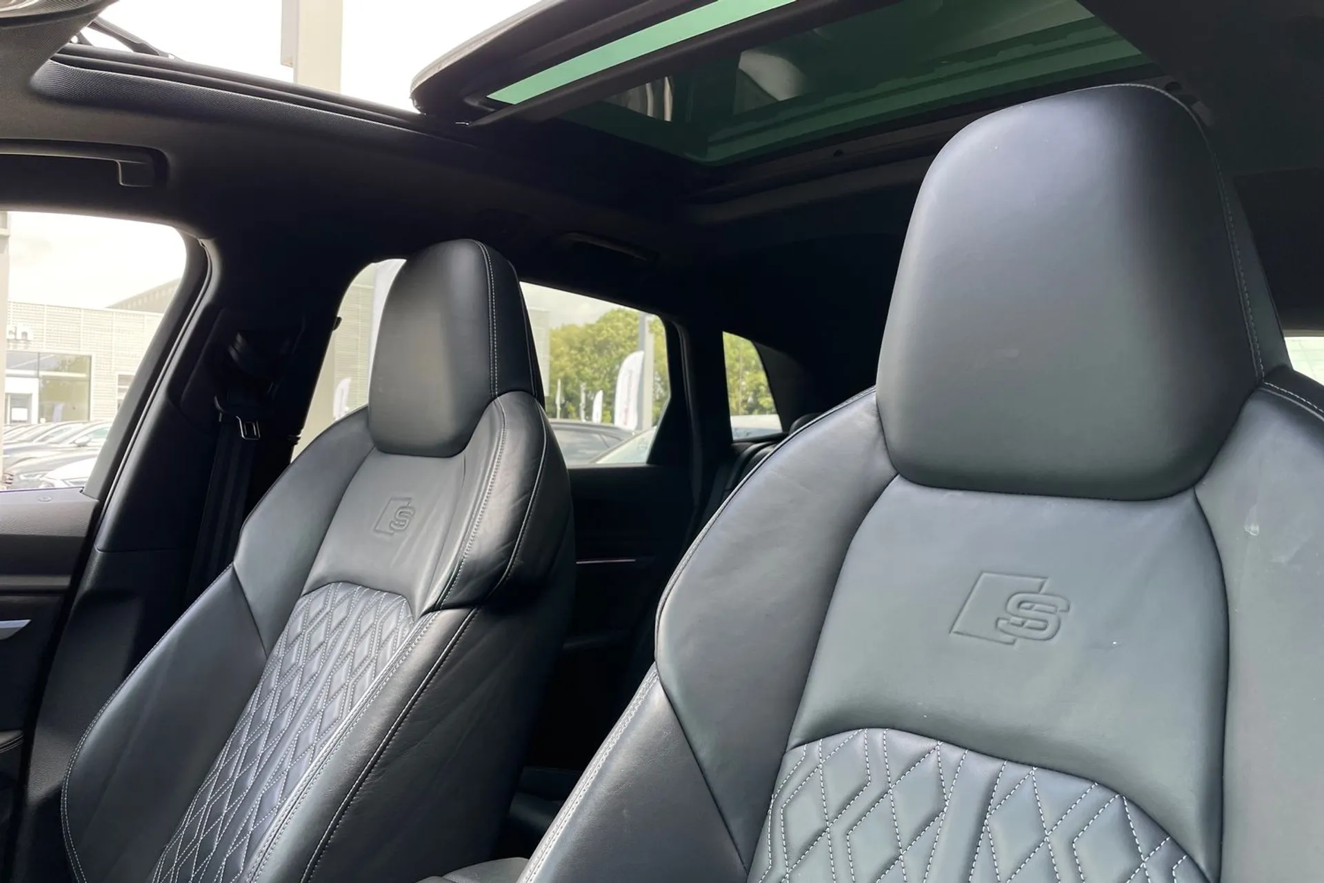 Audi e-tron thumbnail image number 30