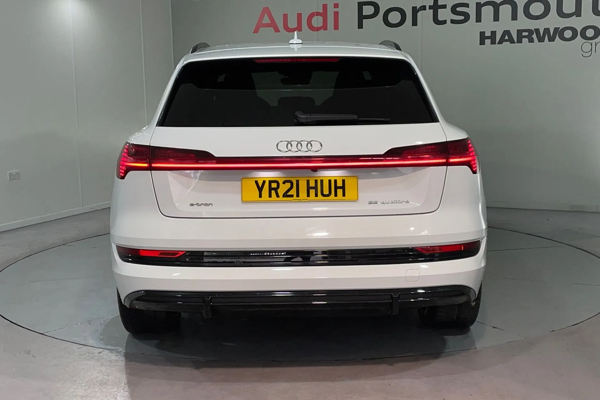 Audi e-tron thumbnail image number 8