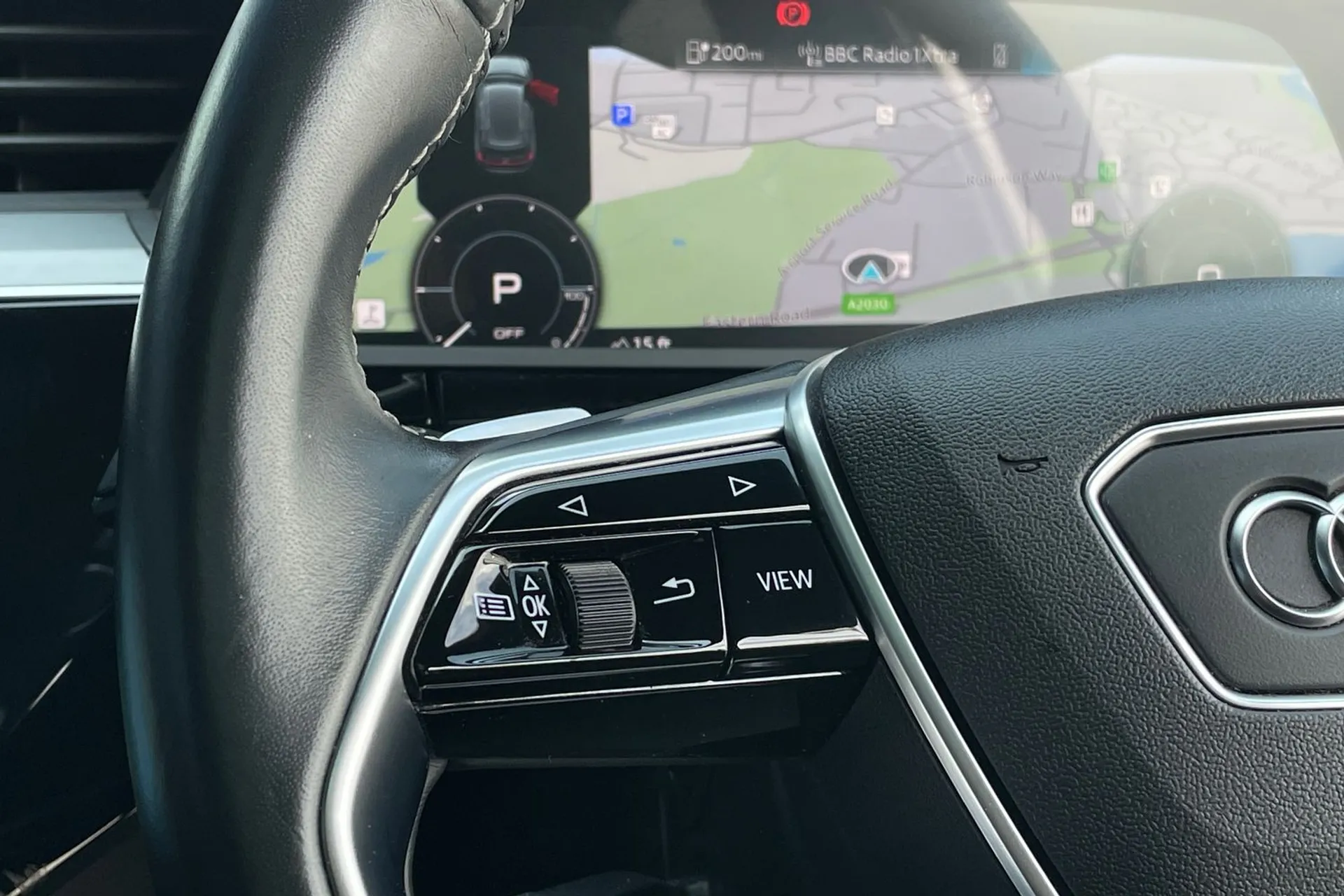 Audi e-tron thumbnail image number 39