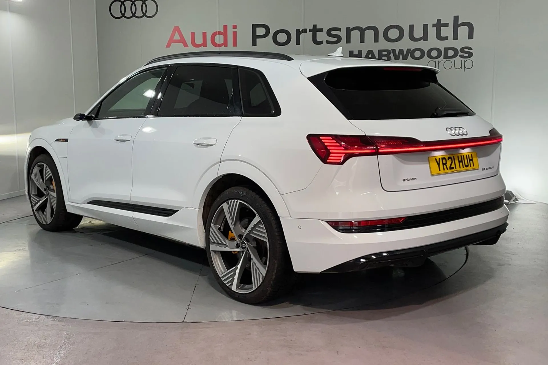 Audi e-tron thumbnail image number 9