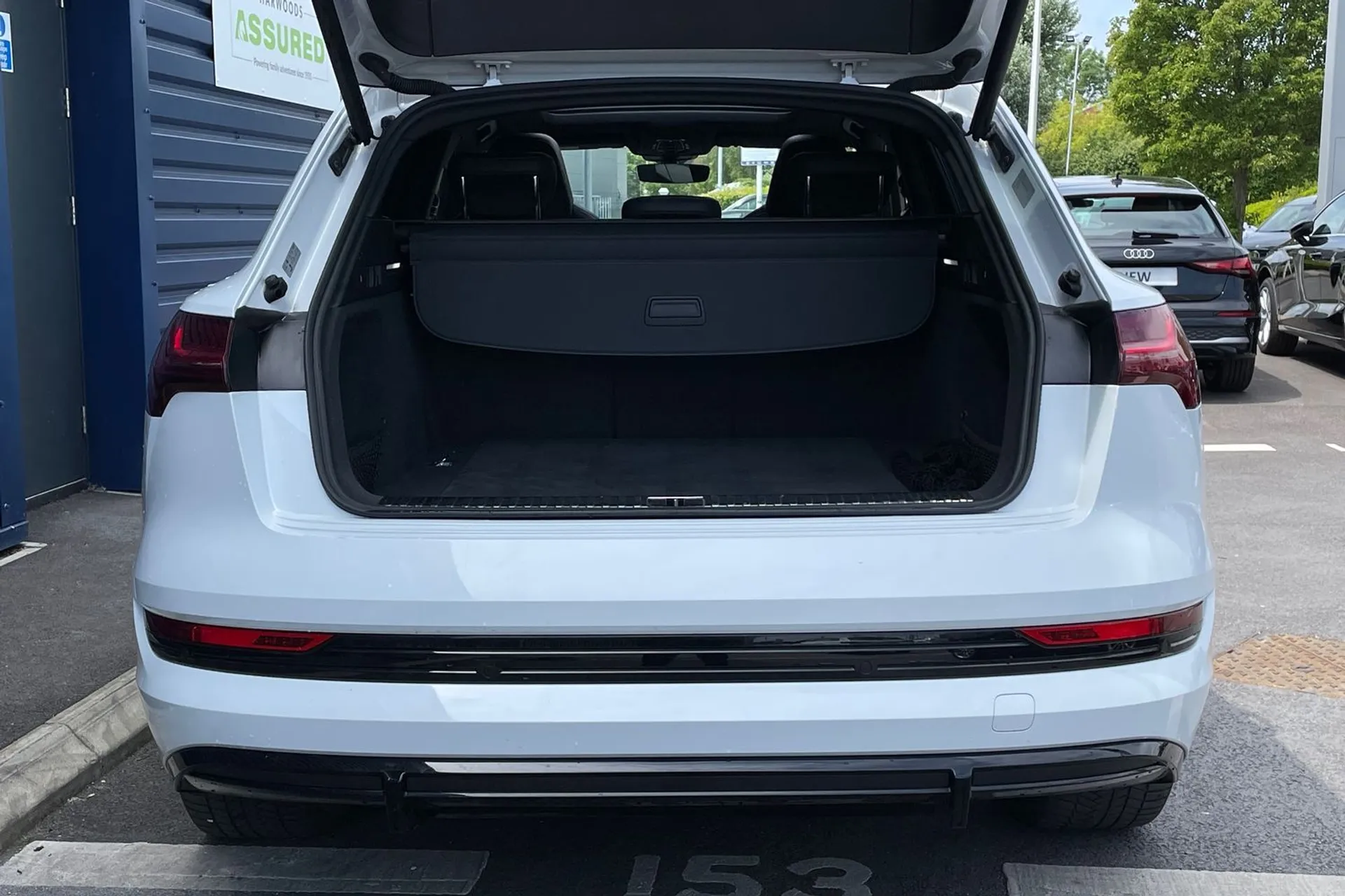 Audi e-tron thumbnail image number 20