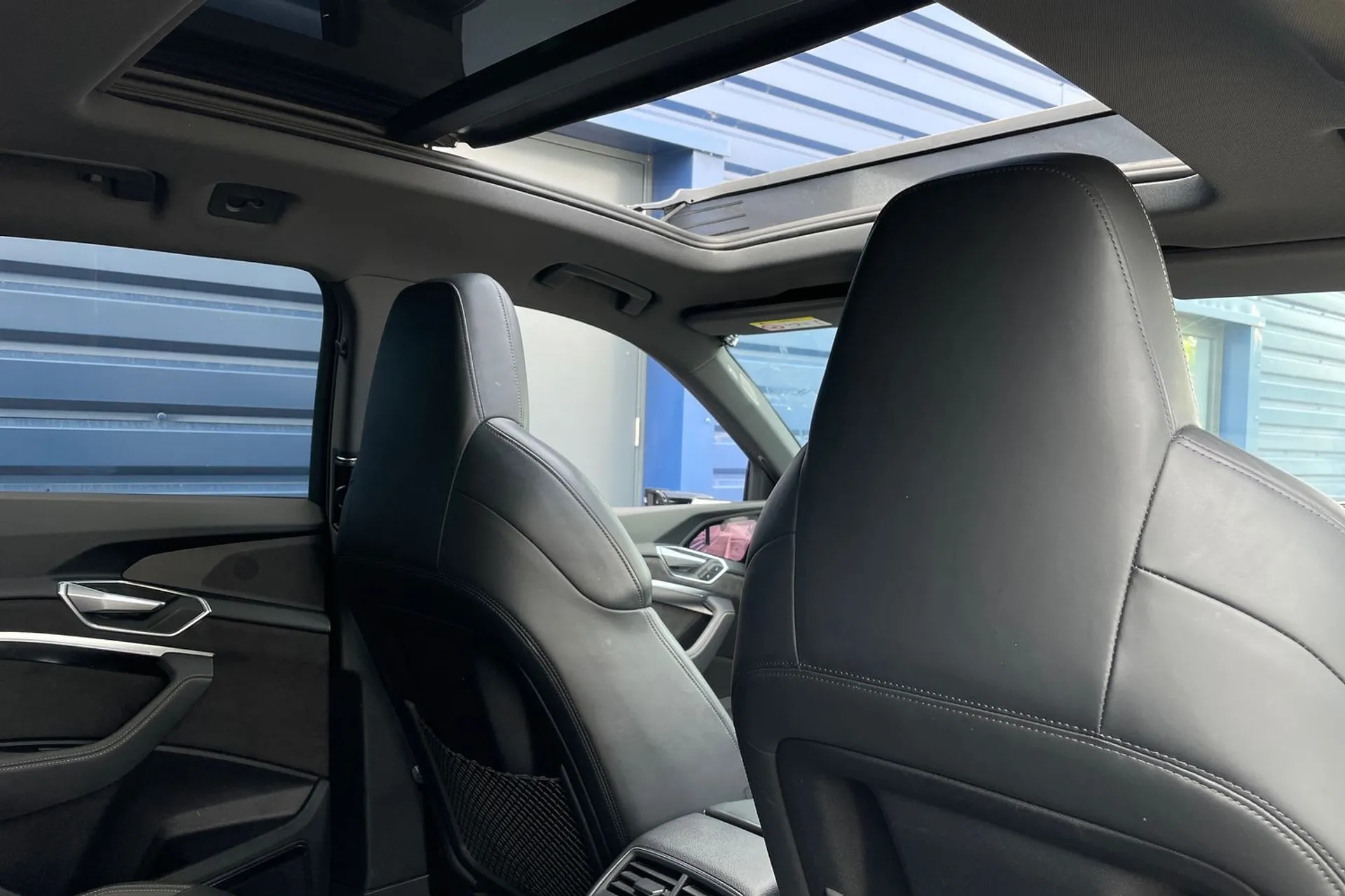 Audi e-tron thumbnail image number 24