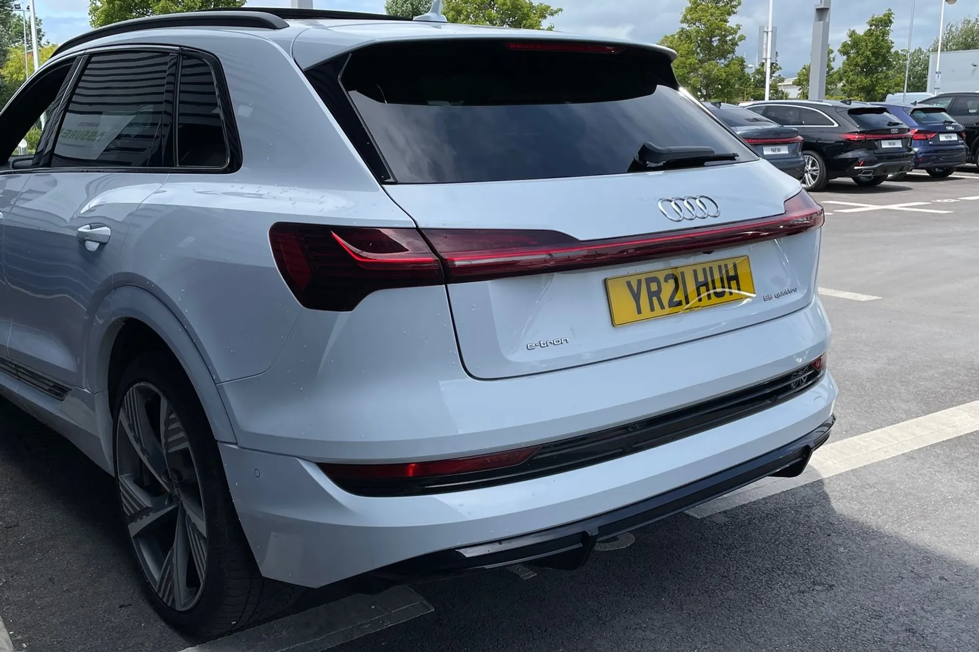 Audi e-tron thumbnail image number 17