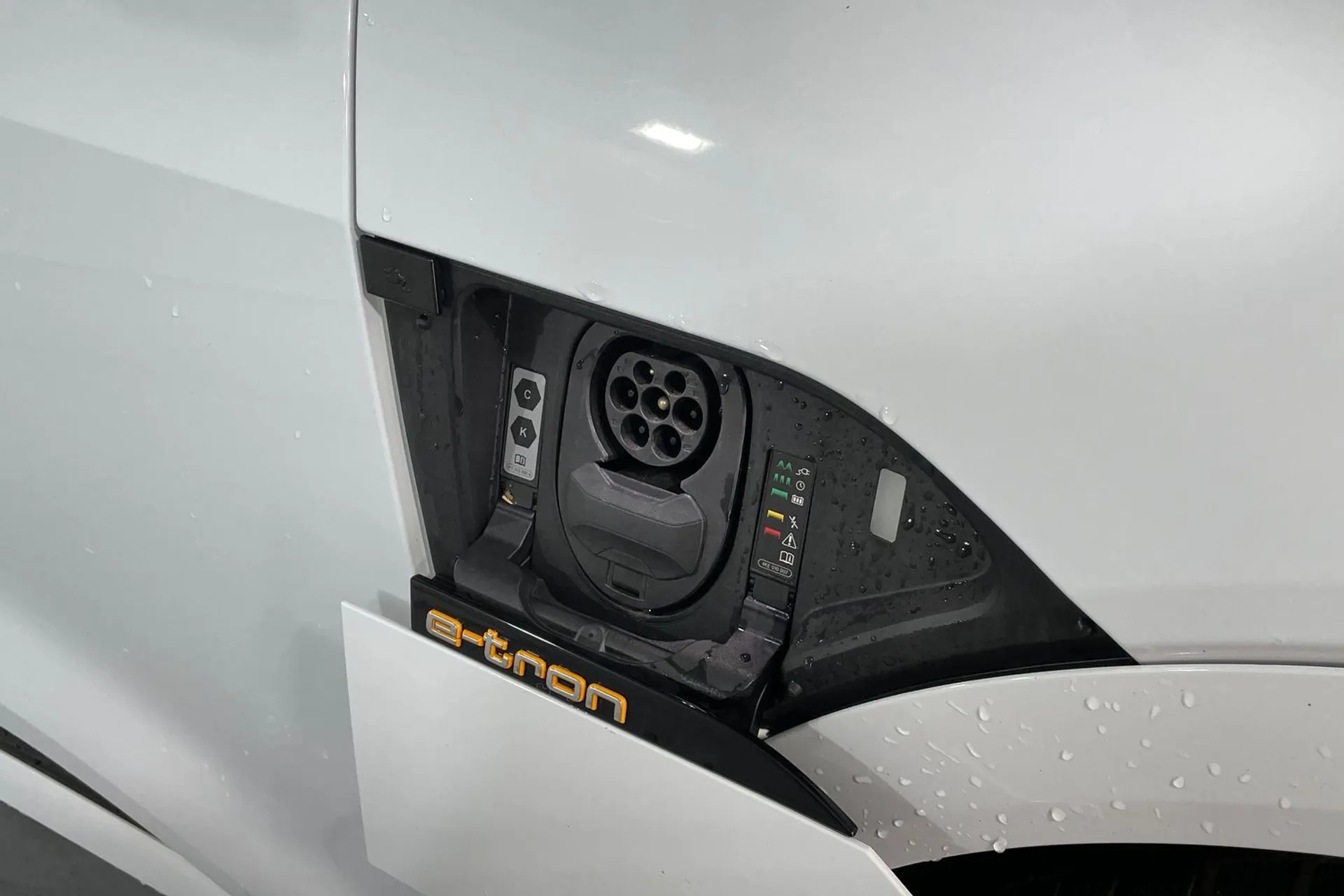 Audi e-tron thumbnail image number 19