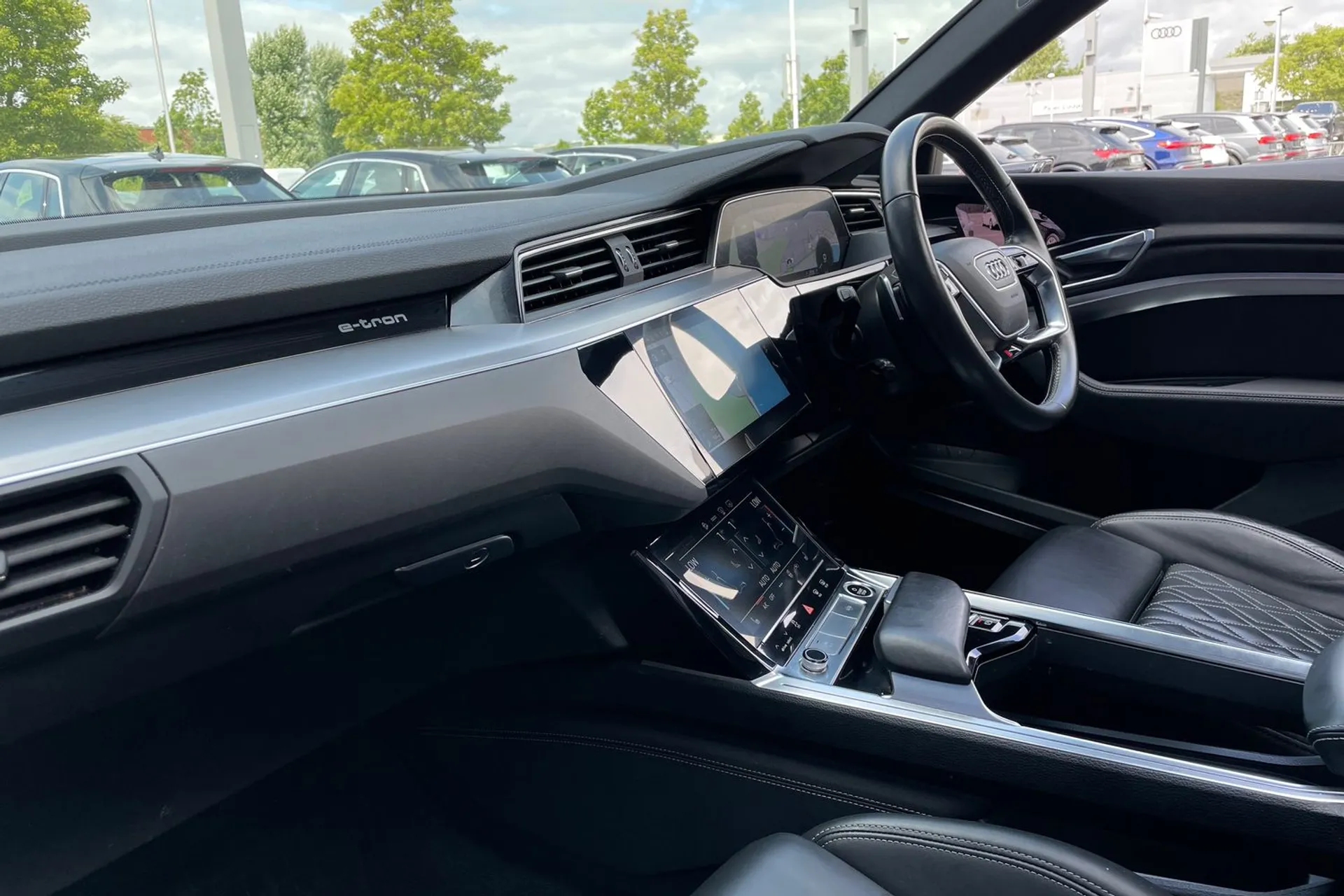 Audi e-tron thumbnail image number 28