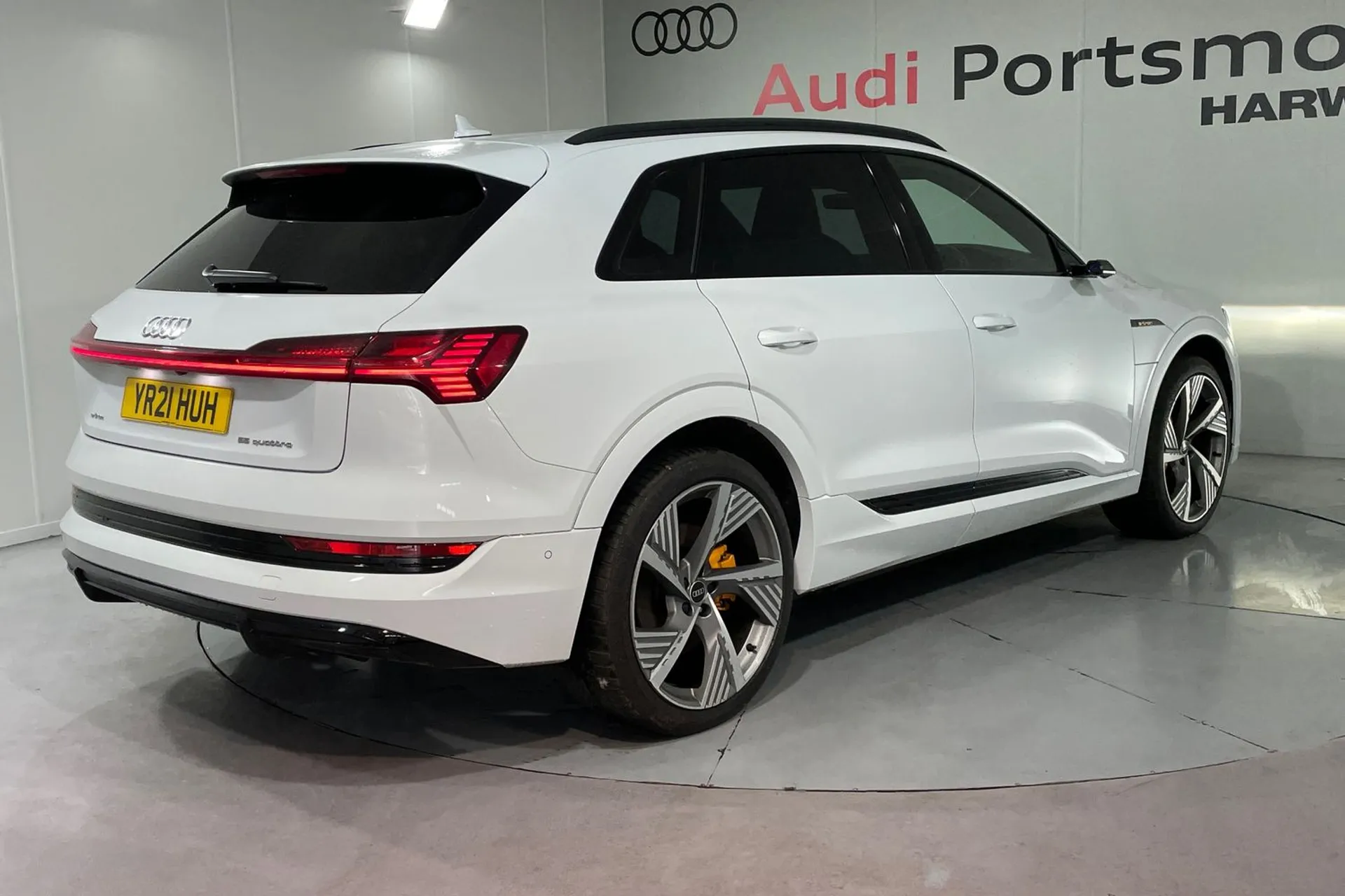 Audi e-tron thumbnail image number 7