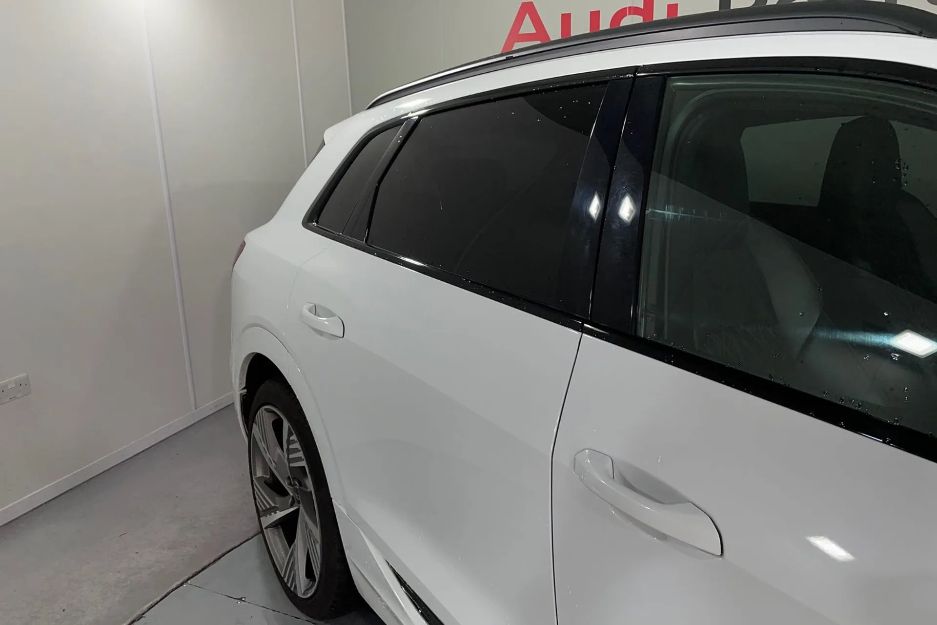 Audi e-tron thumbnail image number 14