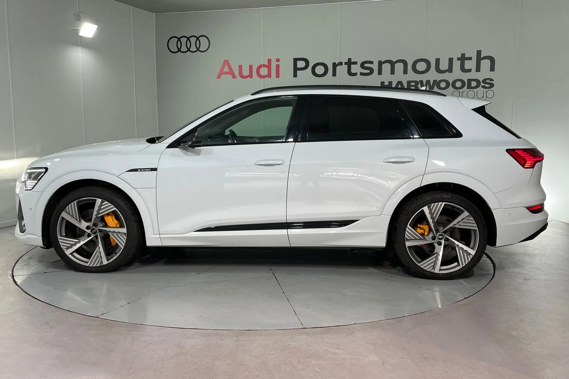 Audi e-tron thumbnail image number 10