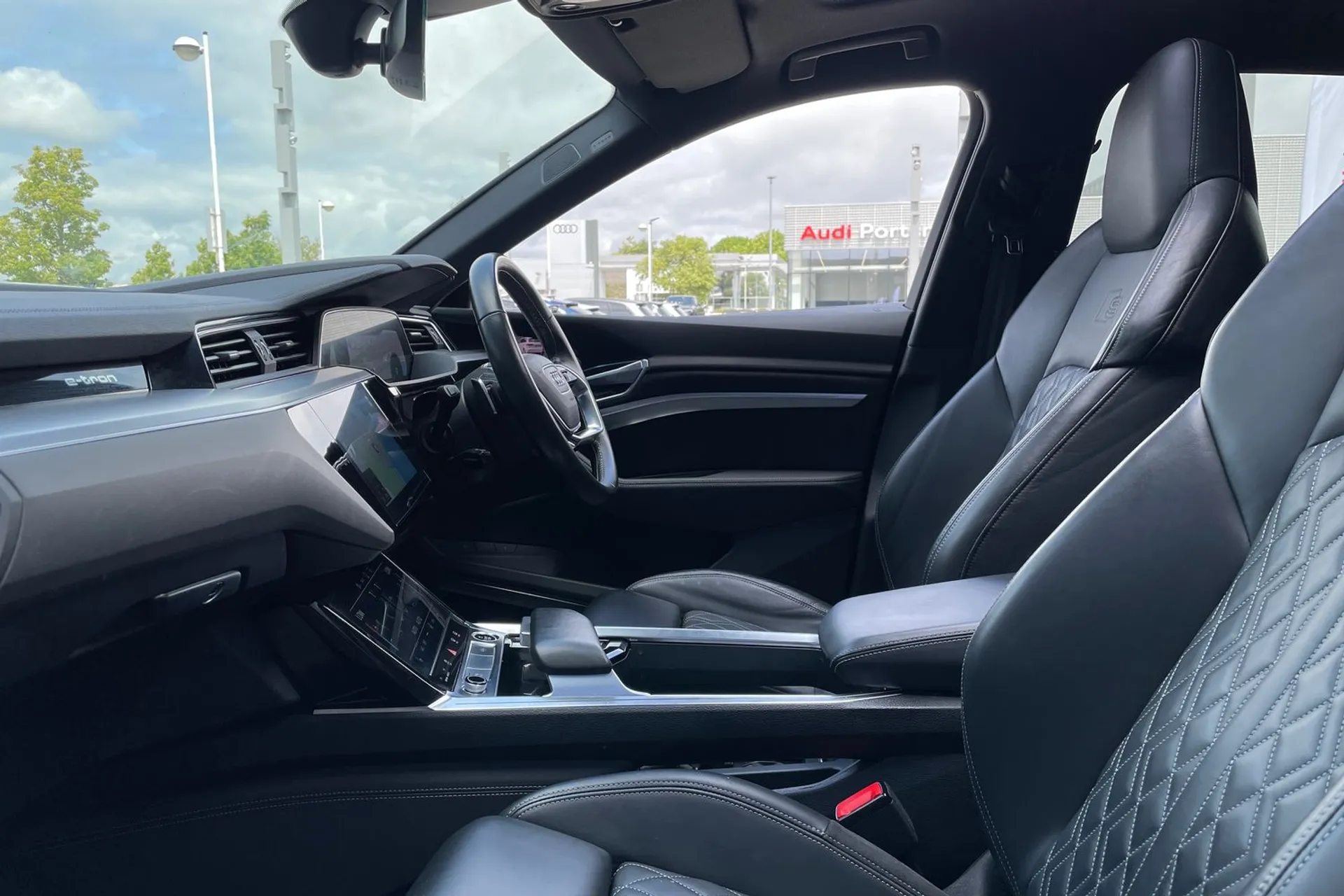 Audi e-tron thumbnail image number 29