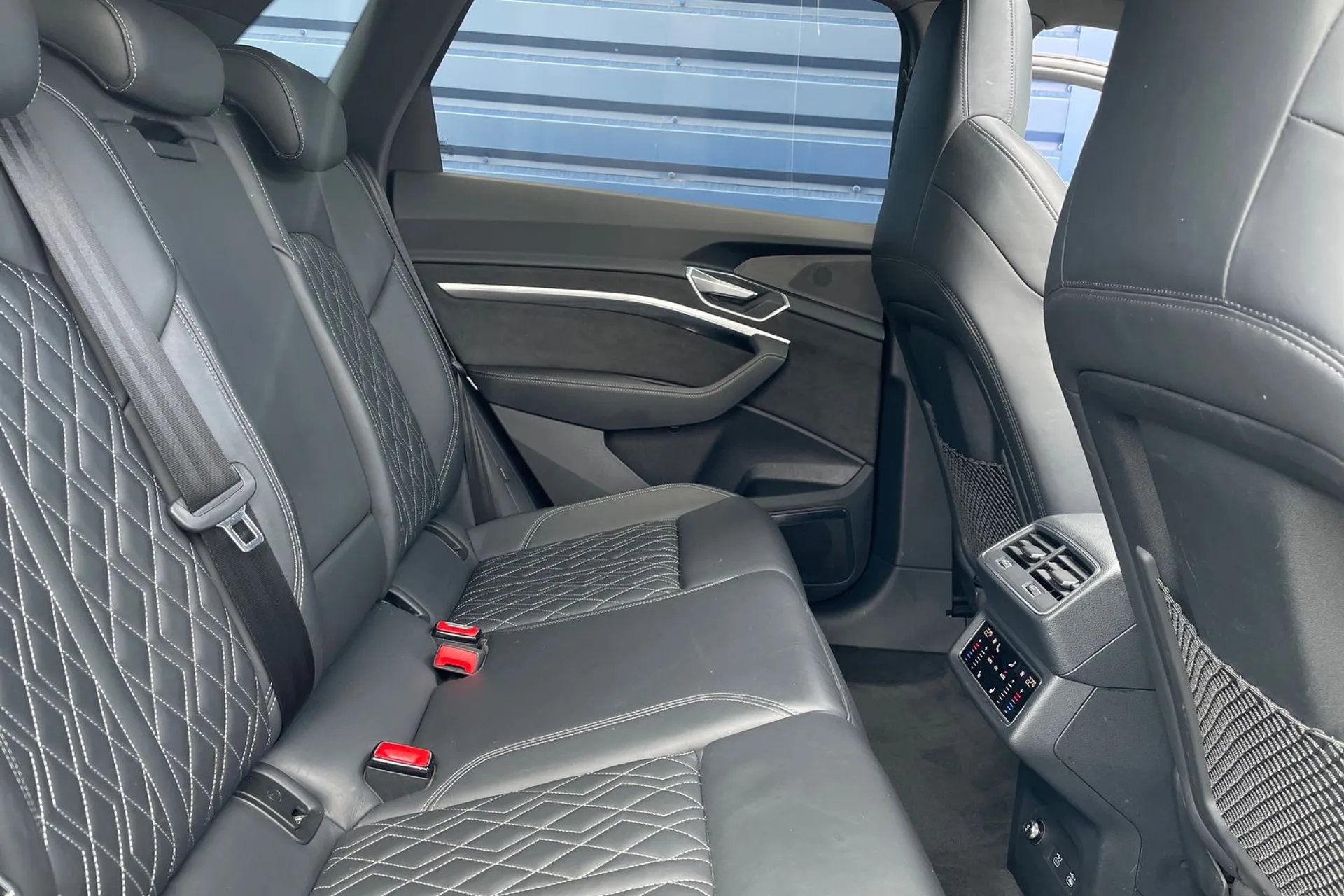 Audi e-tron thumbnail image number 23