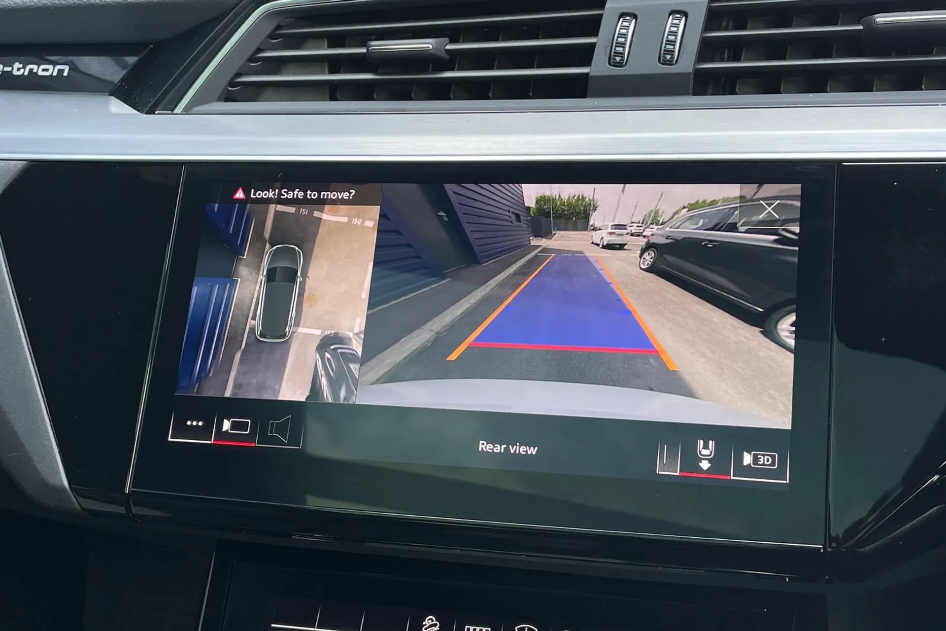 Audi e-tron thumbnail image number 5