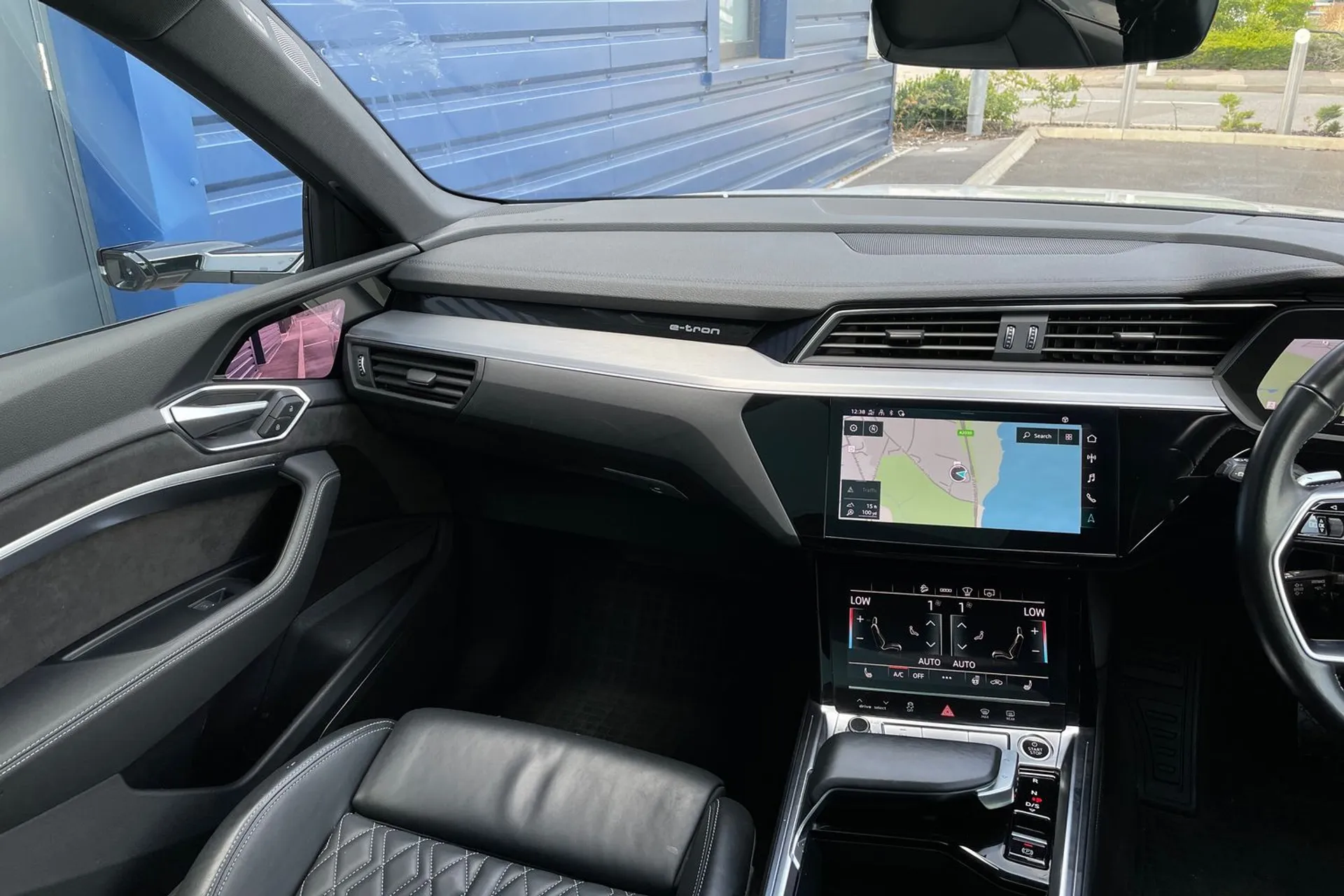 Audi e-tron thumbnail image number 35