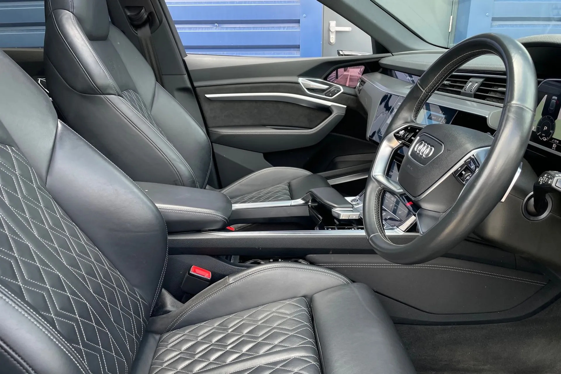 Audi e-tron thumbnail image number 25