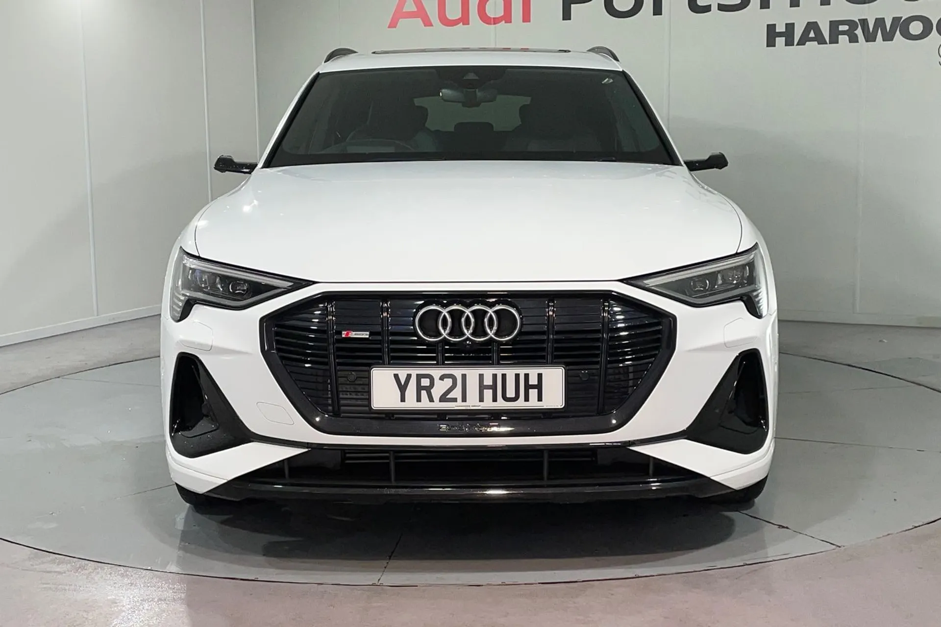 Audi e-tron thumbnail image number 12