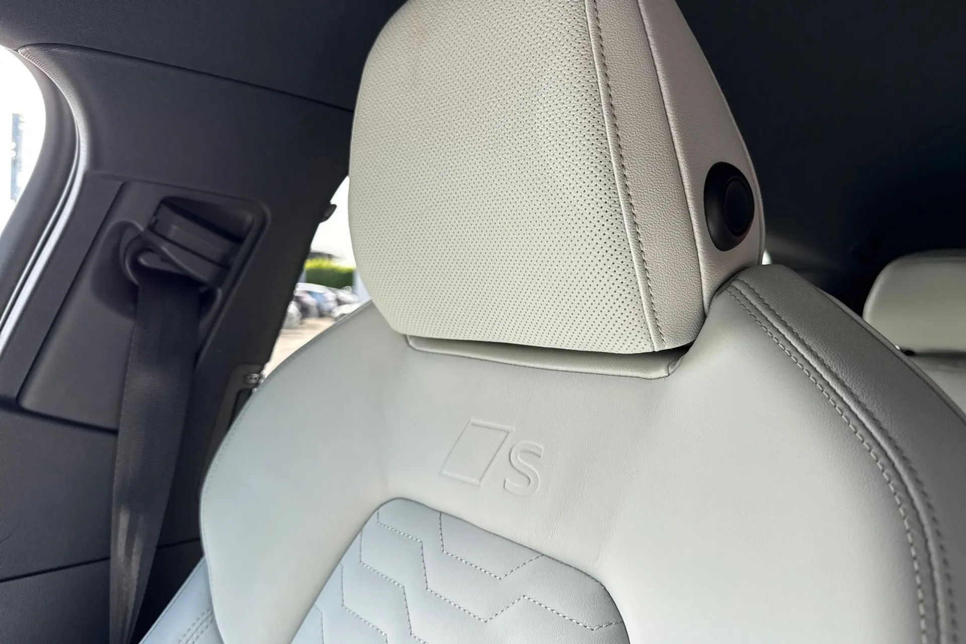 Audi A6 thumbnail image number 24