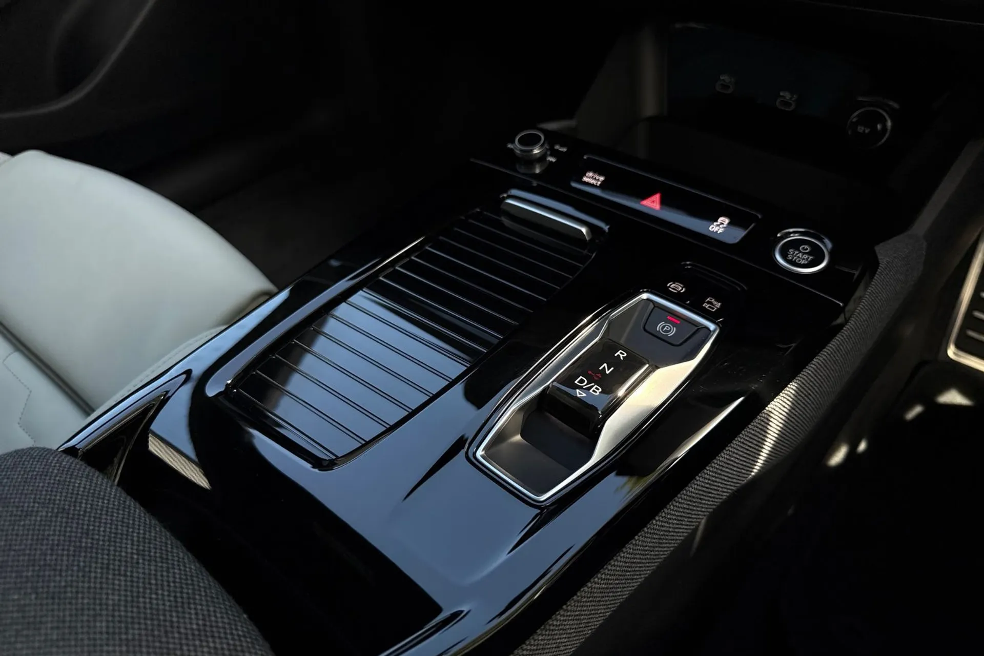Audi A6 thumbnail image number 16