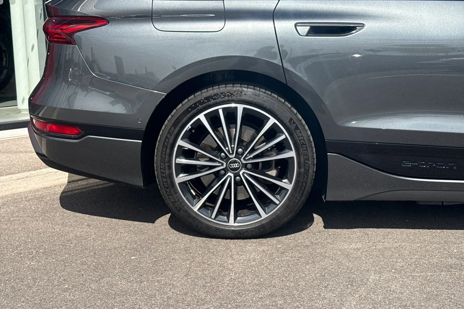 Audi A6 thumbnail image number 23