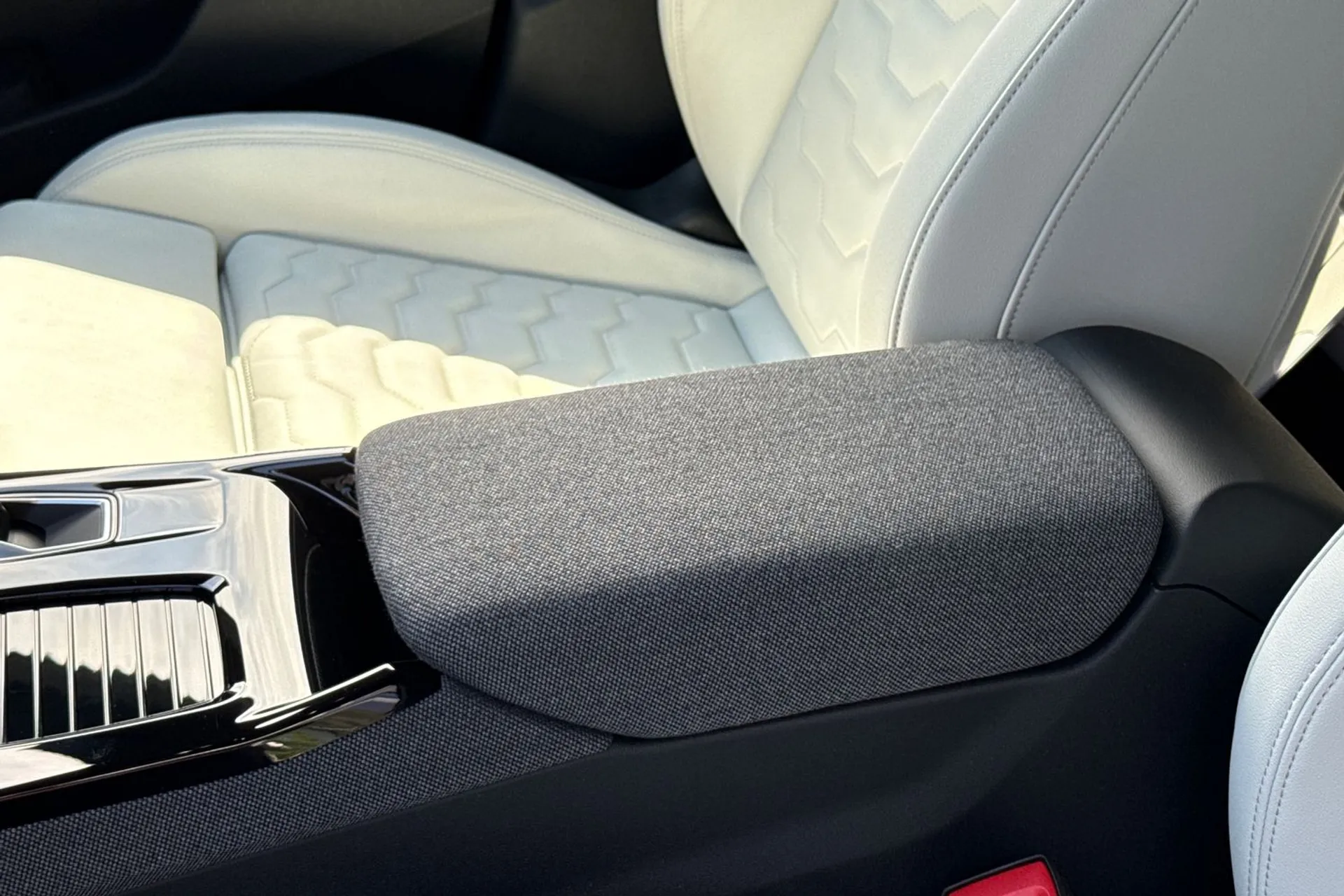 Audi A6 thumbnail image number 40