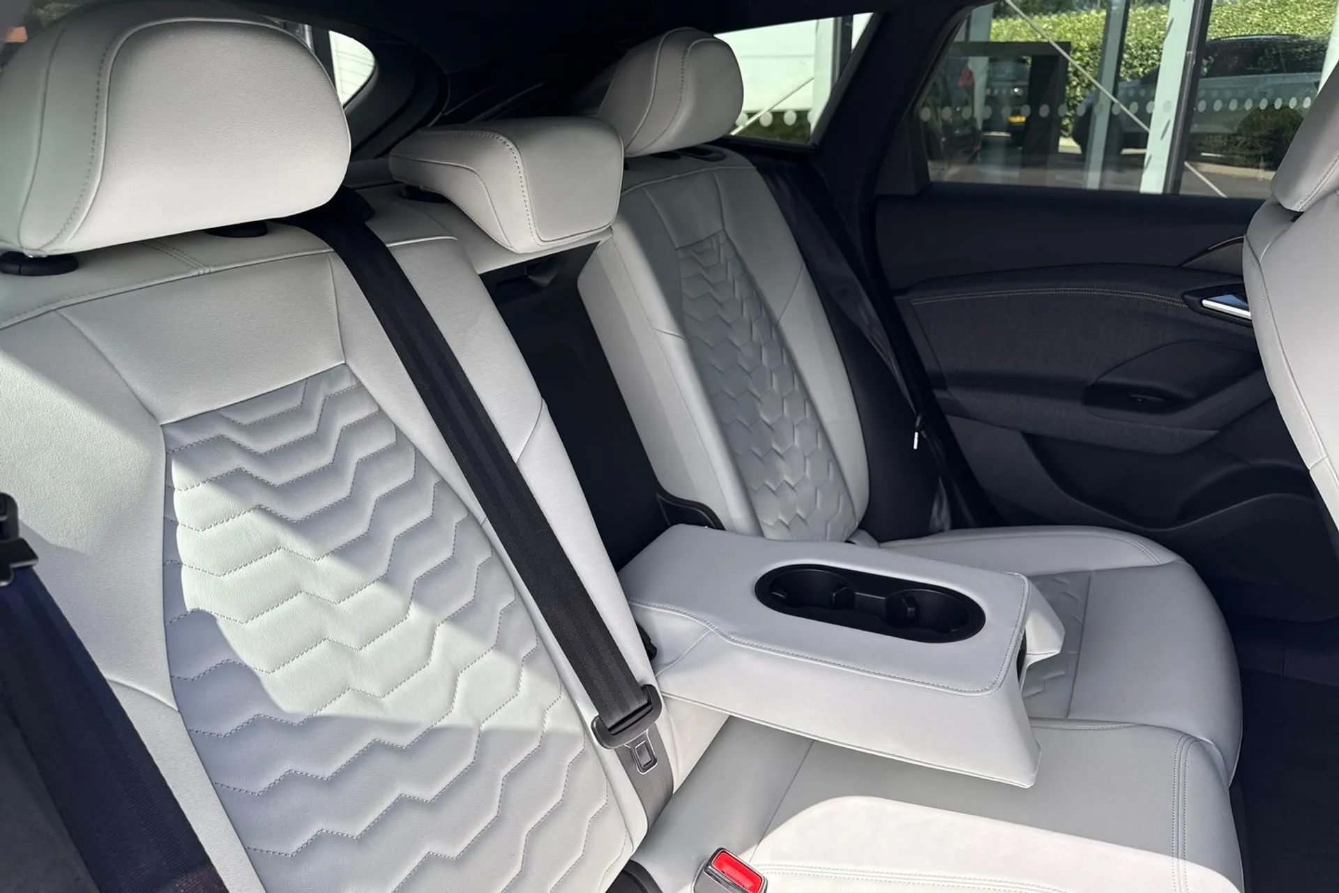 Audi A6 thumbnail image number 39