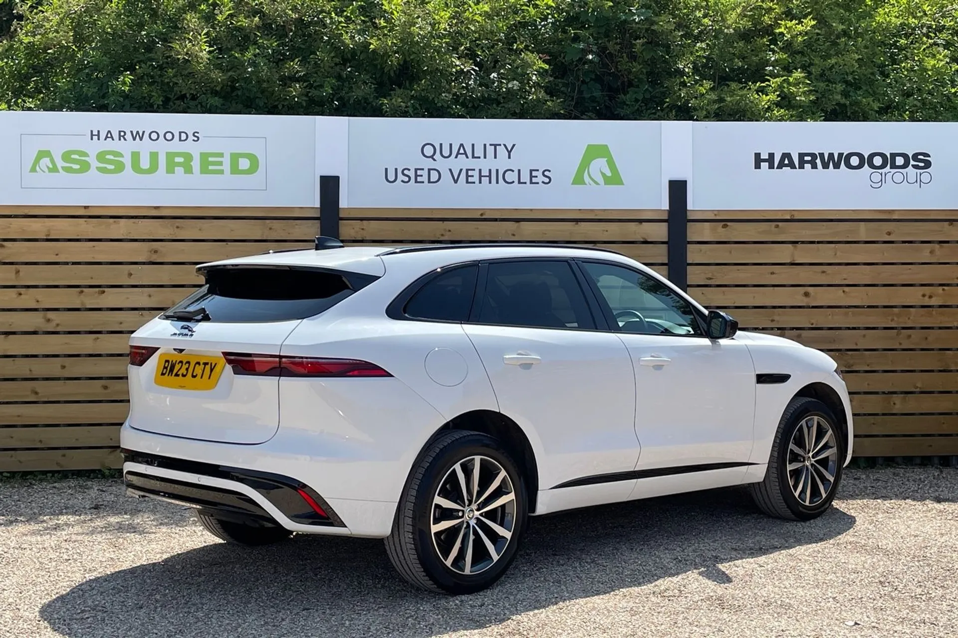 Jaguar F-PACE thumbnail image number 8