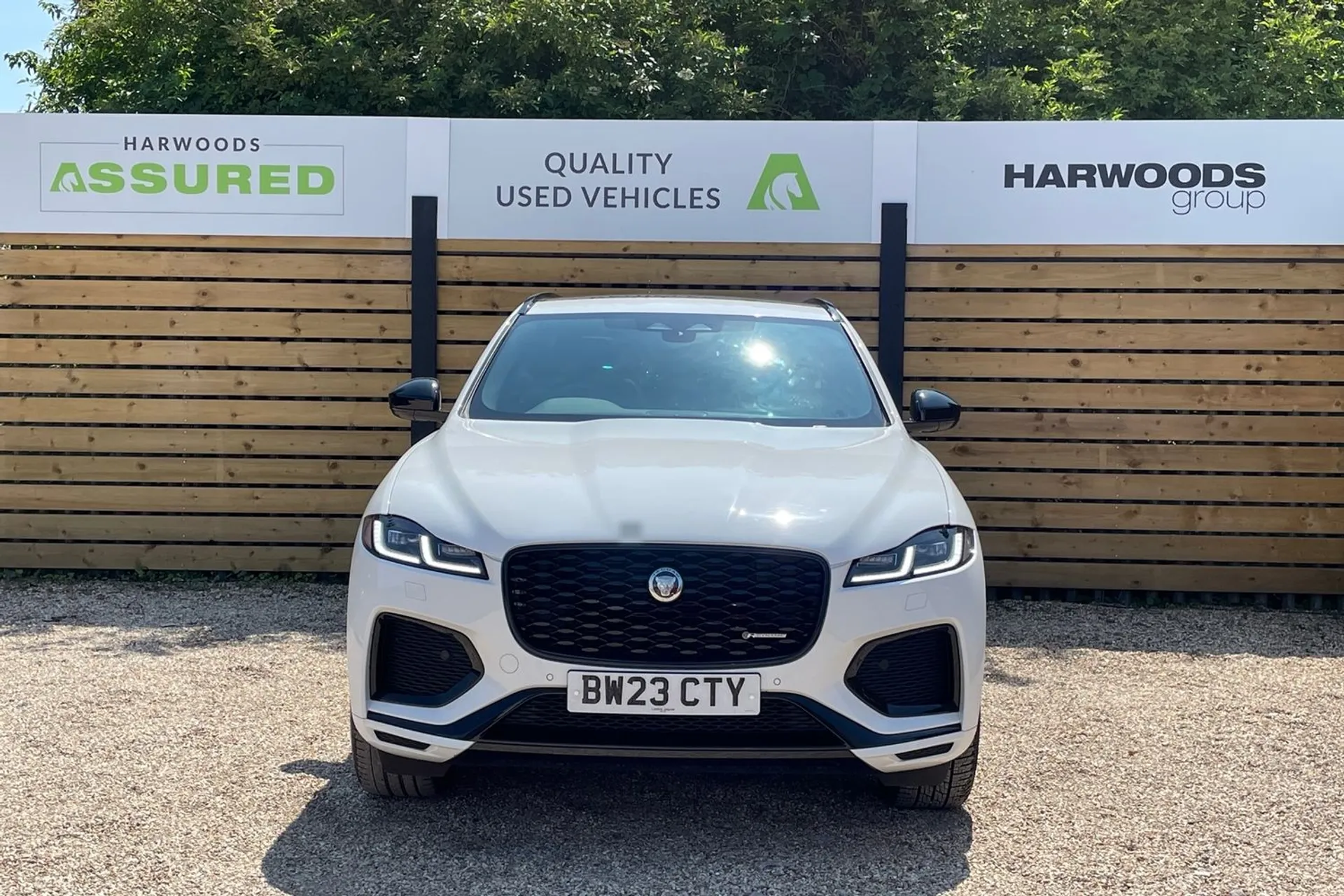 Jaguar F-PACE thumbnail image number 13