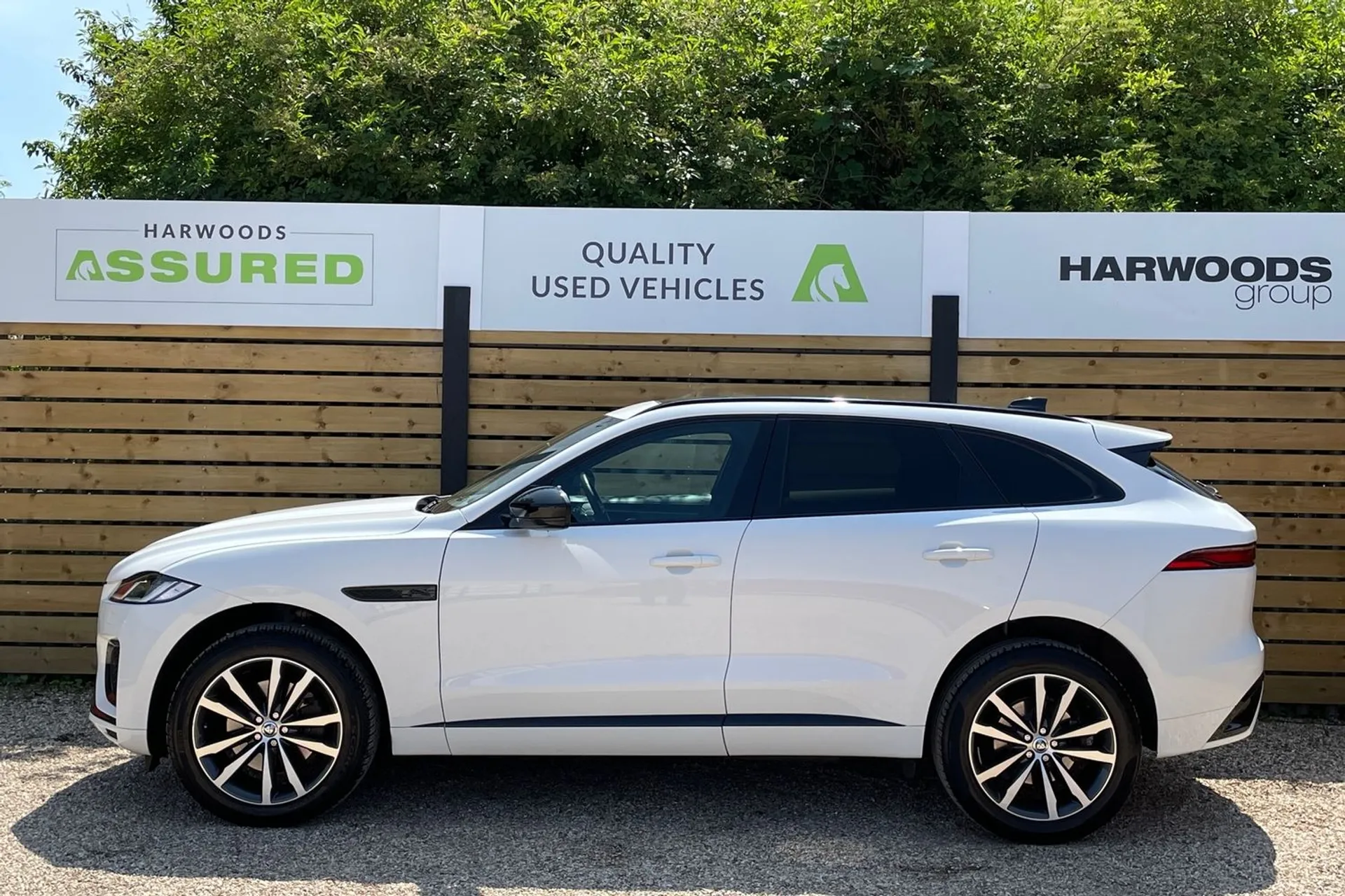 Jaguar F-PACE thumbnail image number 11