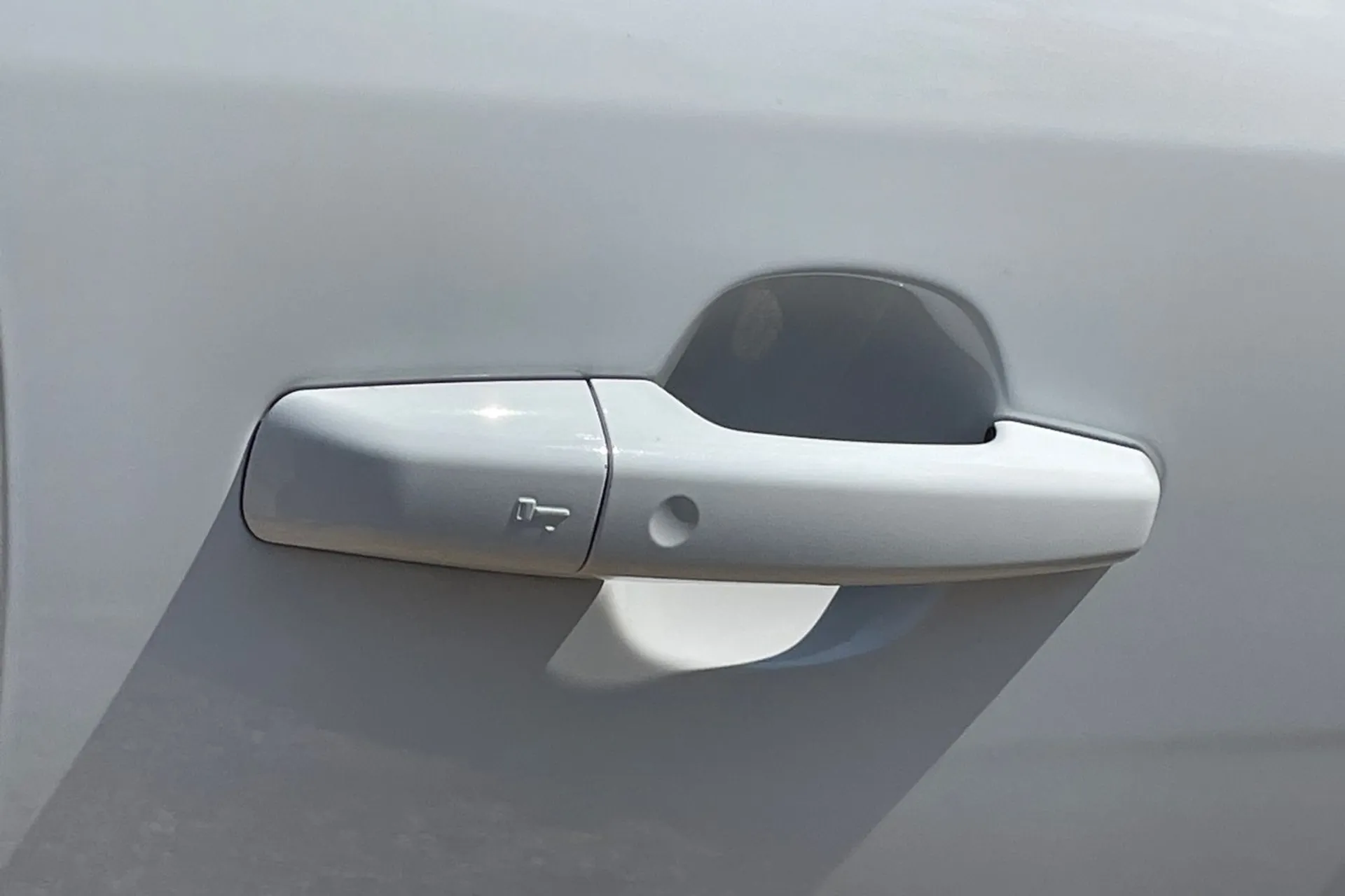 Jaguar F-PACE thumbnail image number 17
