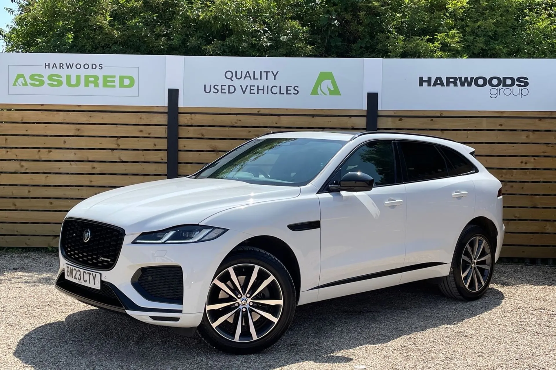 Jaguar F-PACE thumbnail image number 12