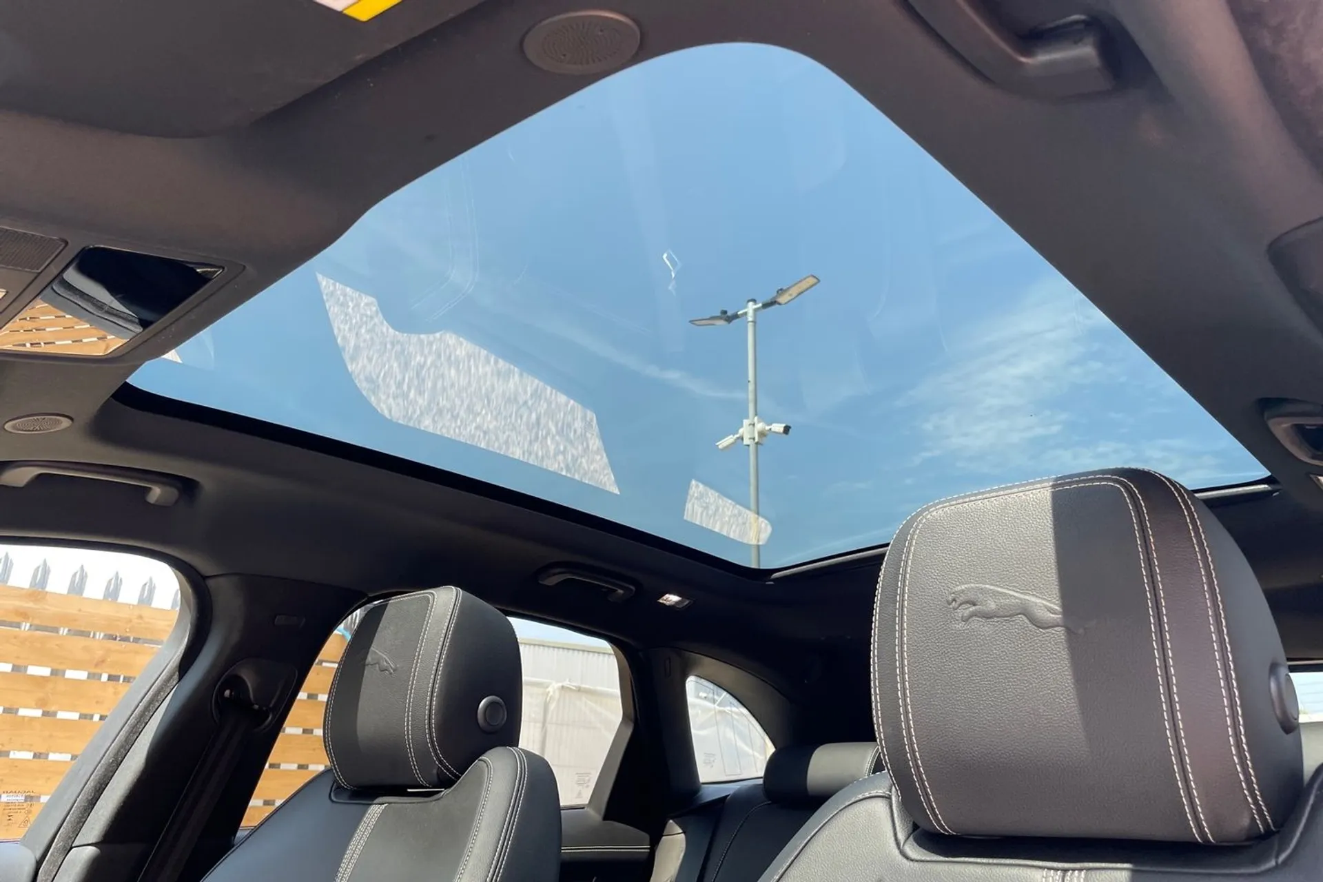 Jaguar F-PACE thumbnail image number 31
