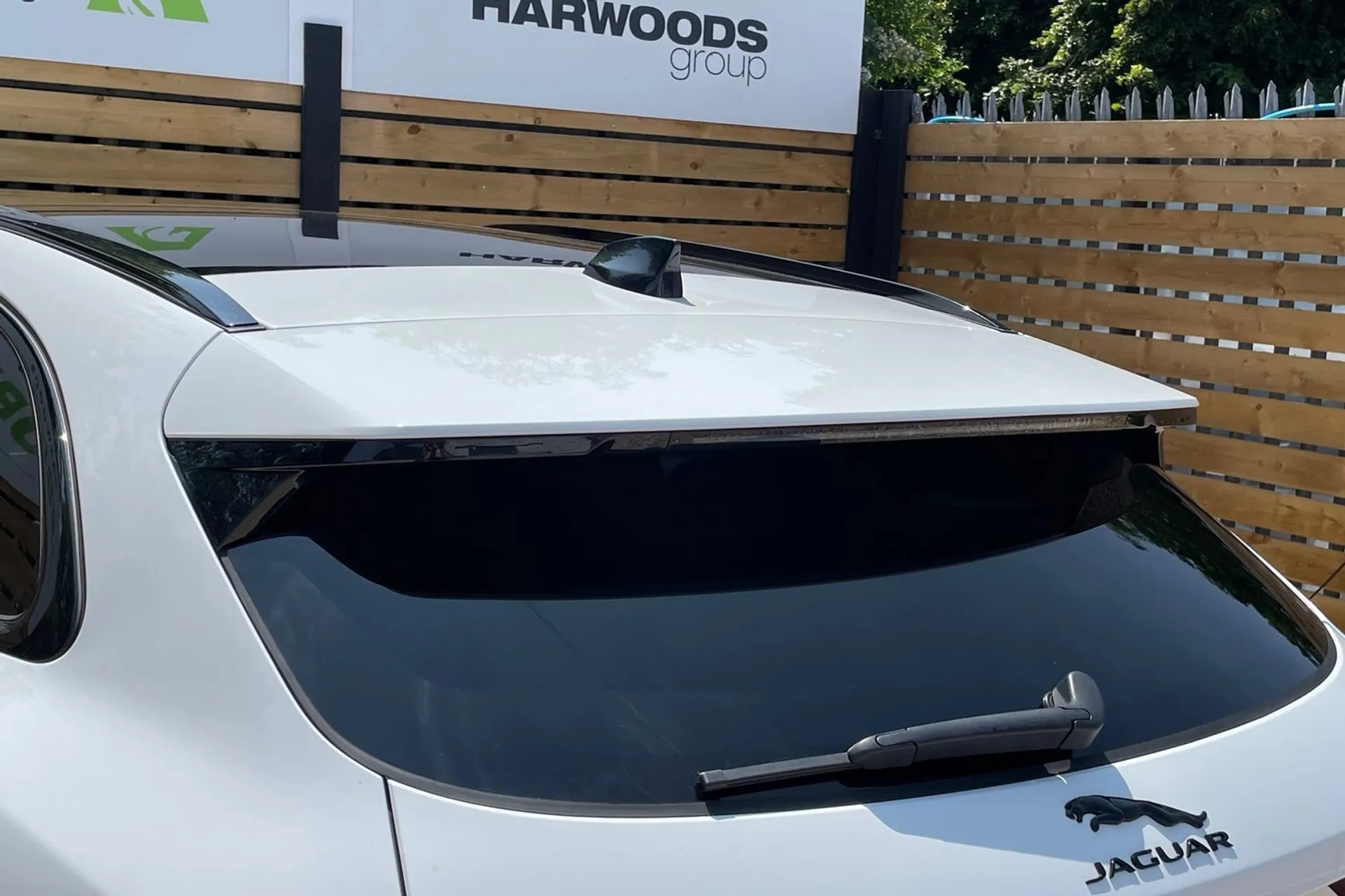 Jaguar F-PACE thumbnail image number 16